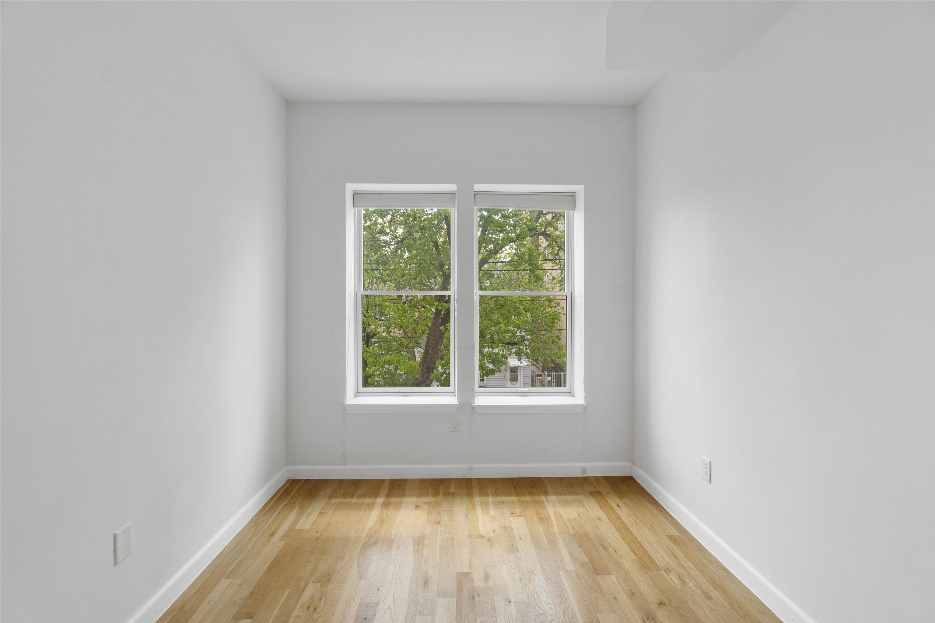 936 PAVONIA AVE Unit: 2B