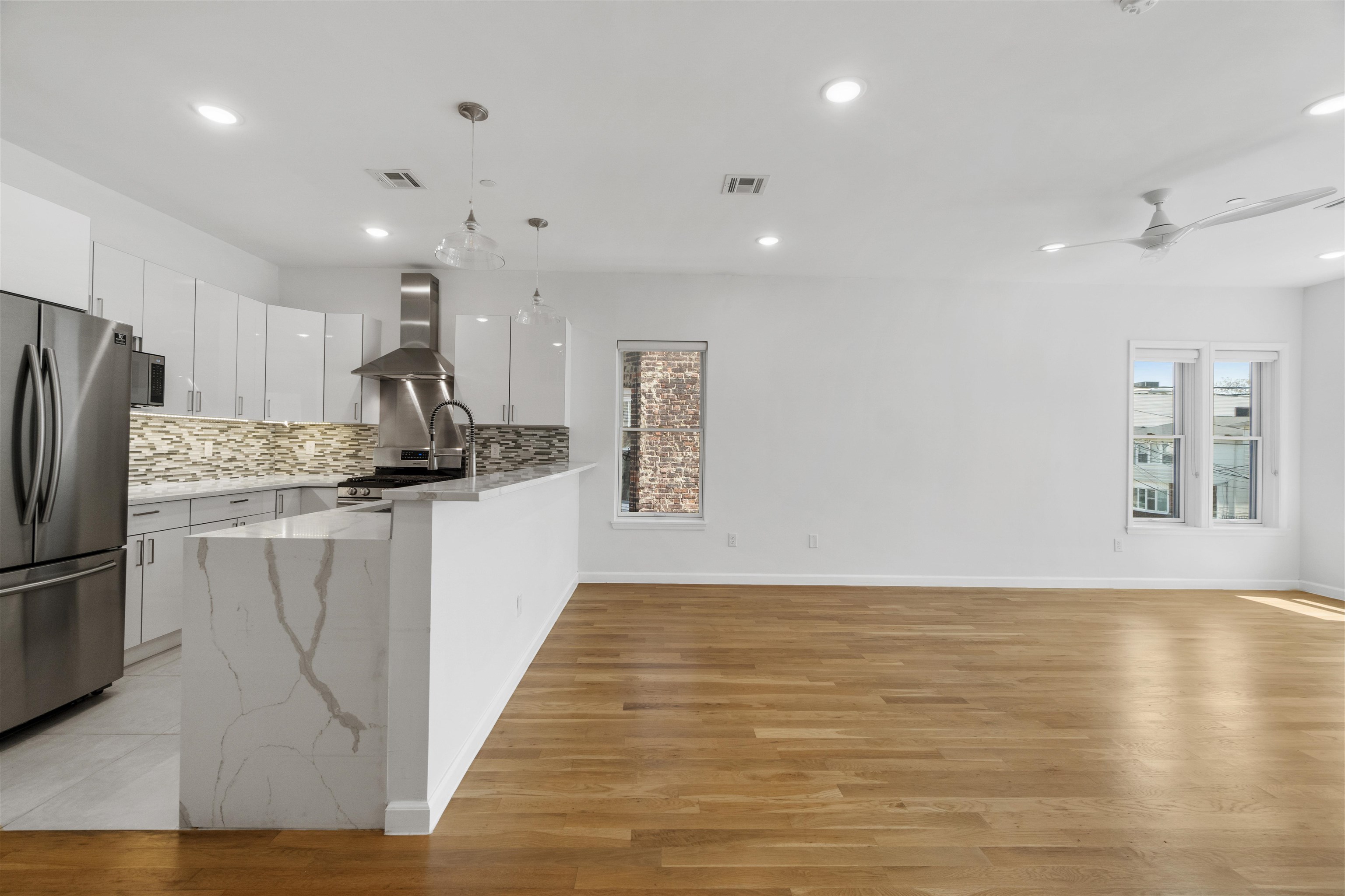 936 PAVONIA AVE Unit: 2B