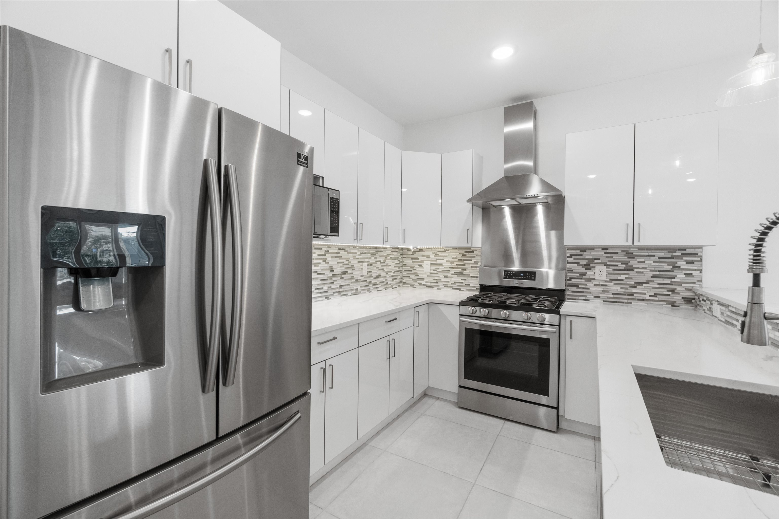 936 PAVONIA AVE Unit: 2B