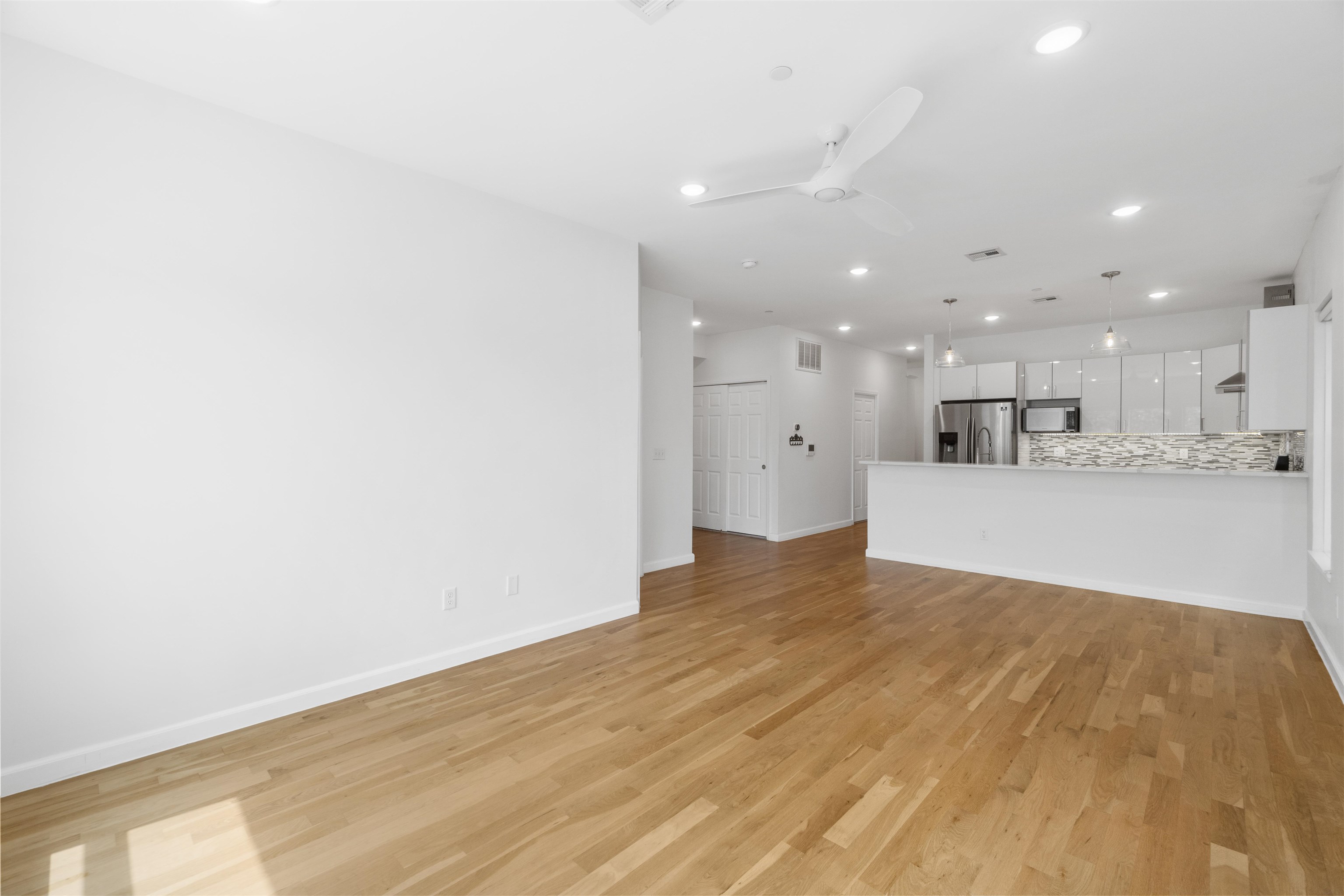 936 PAVONIA AVE Unit: 2B