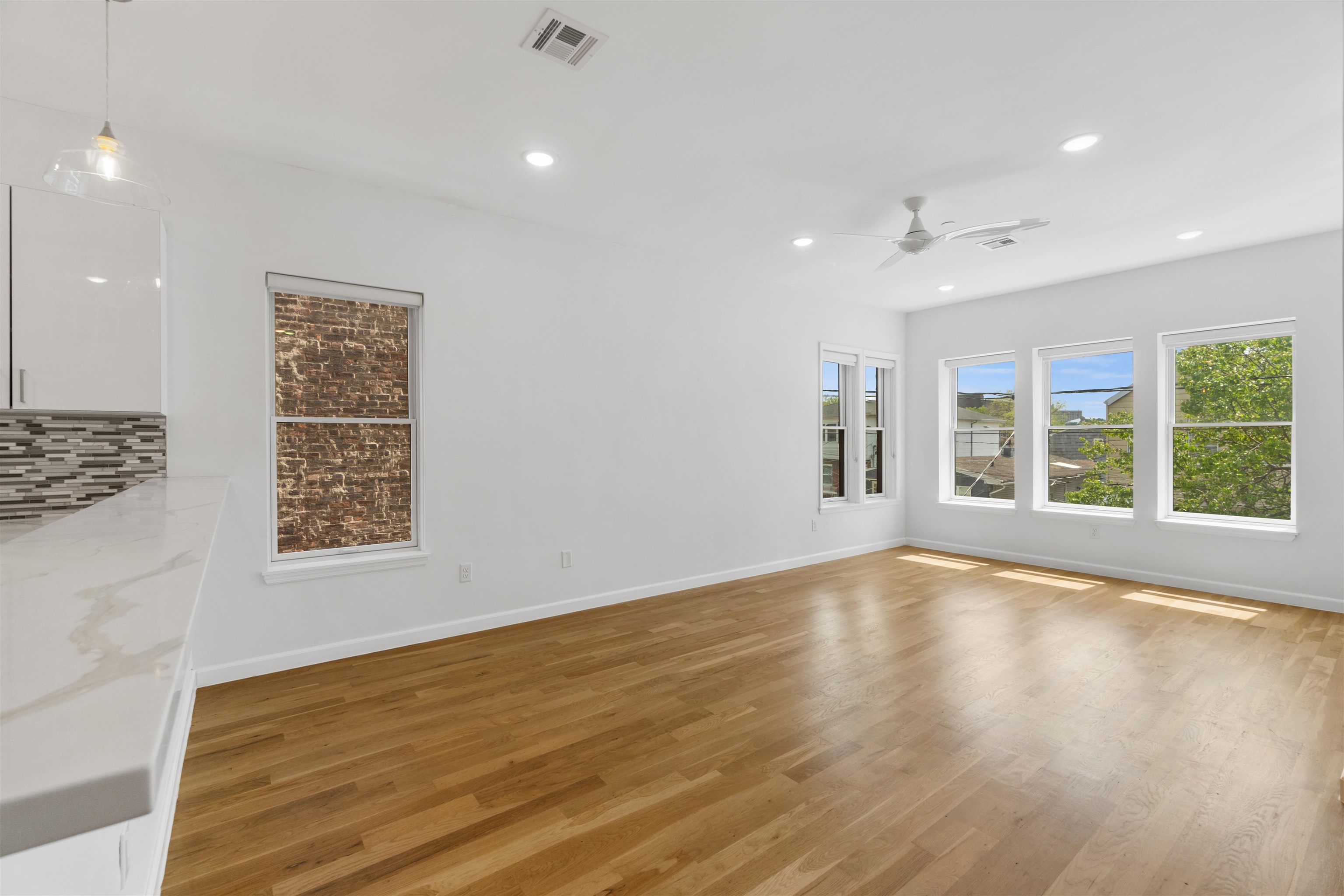 936 PAVONIA AVE Unit: 2B