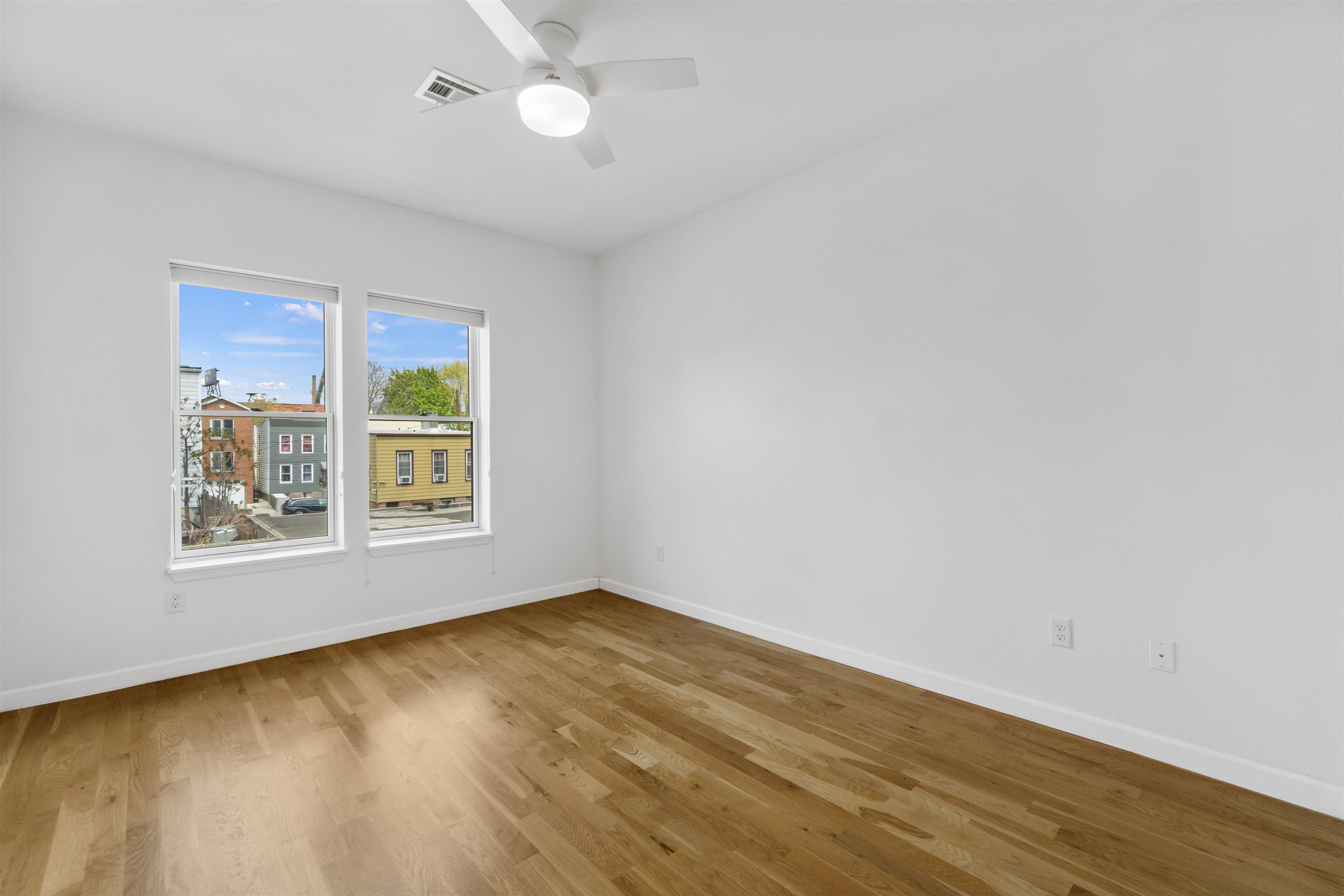 936 PAVONIA AVE Unit: 2B