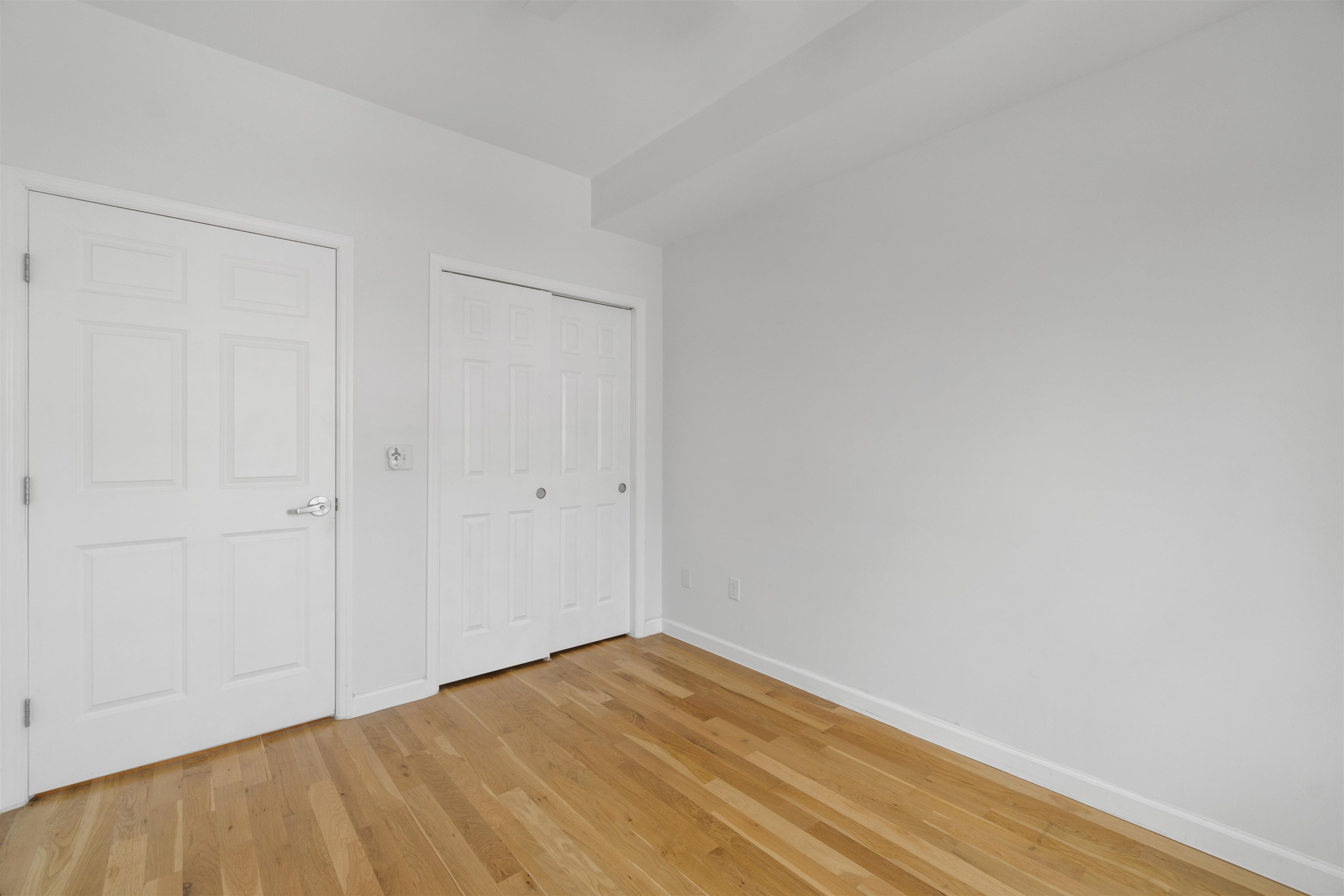 936 PAVONIA AVE Unit: 2B