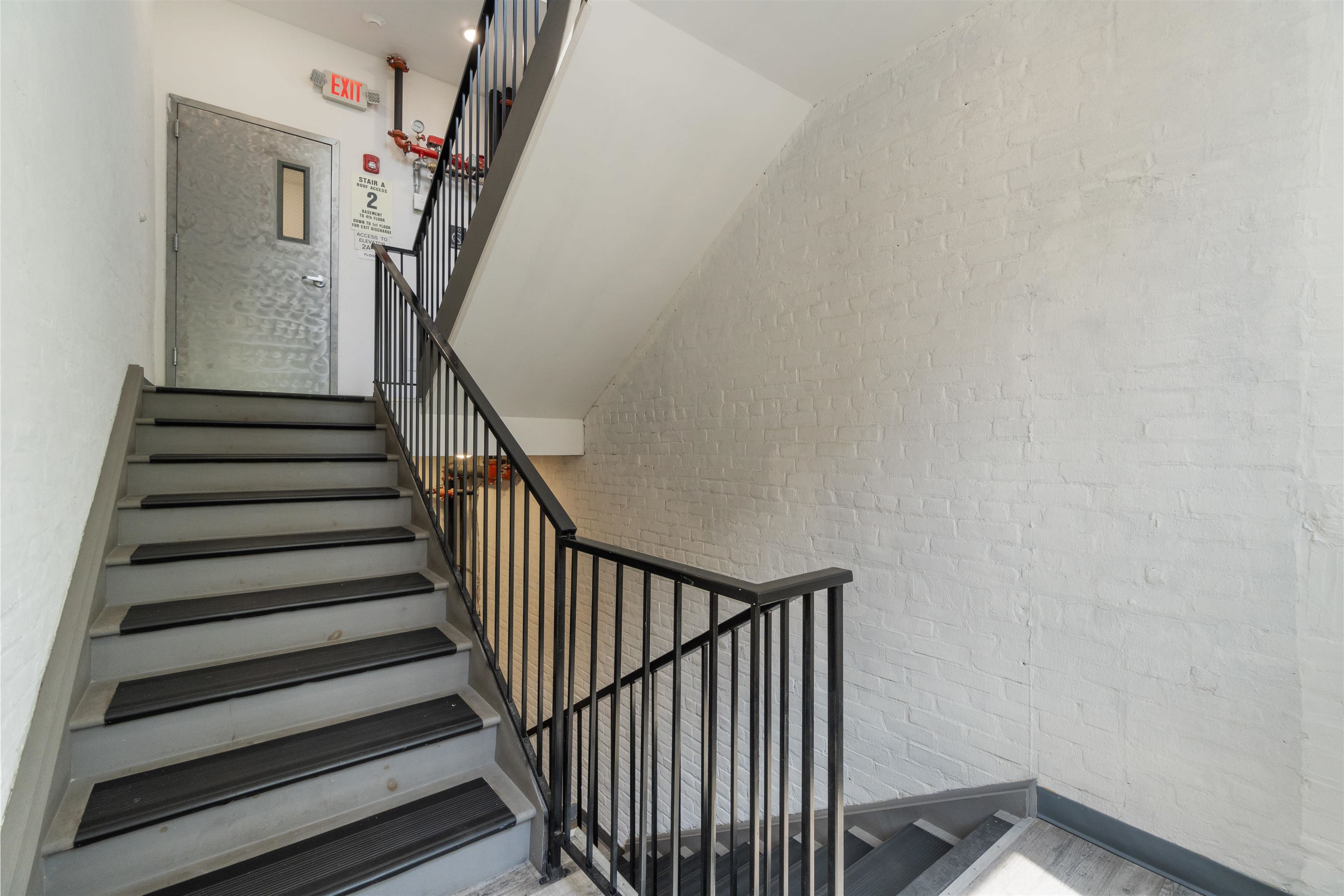 936 PAVONIA AVE Unit: 2B