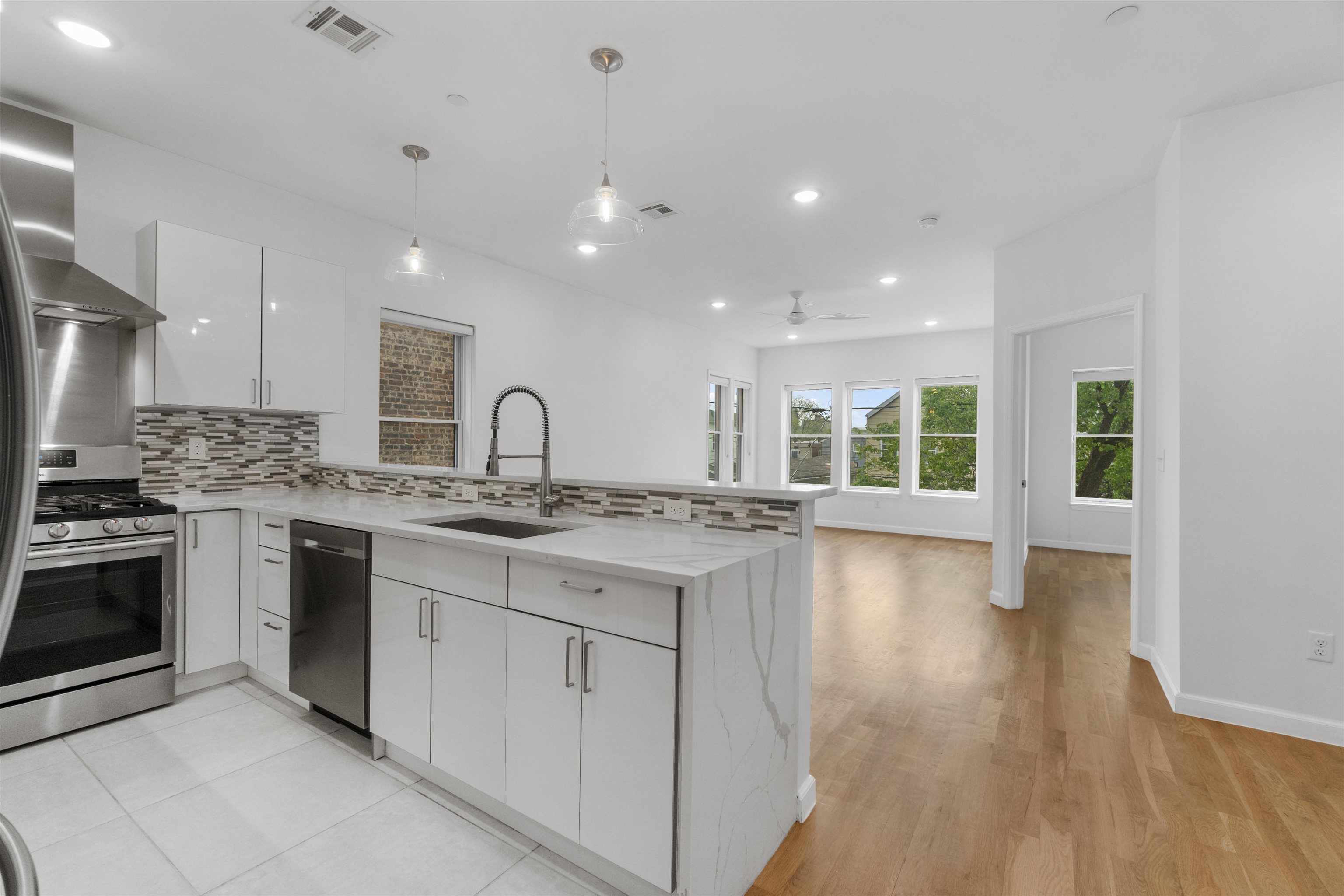936 PAVONIA AVE Unit: 2B