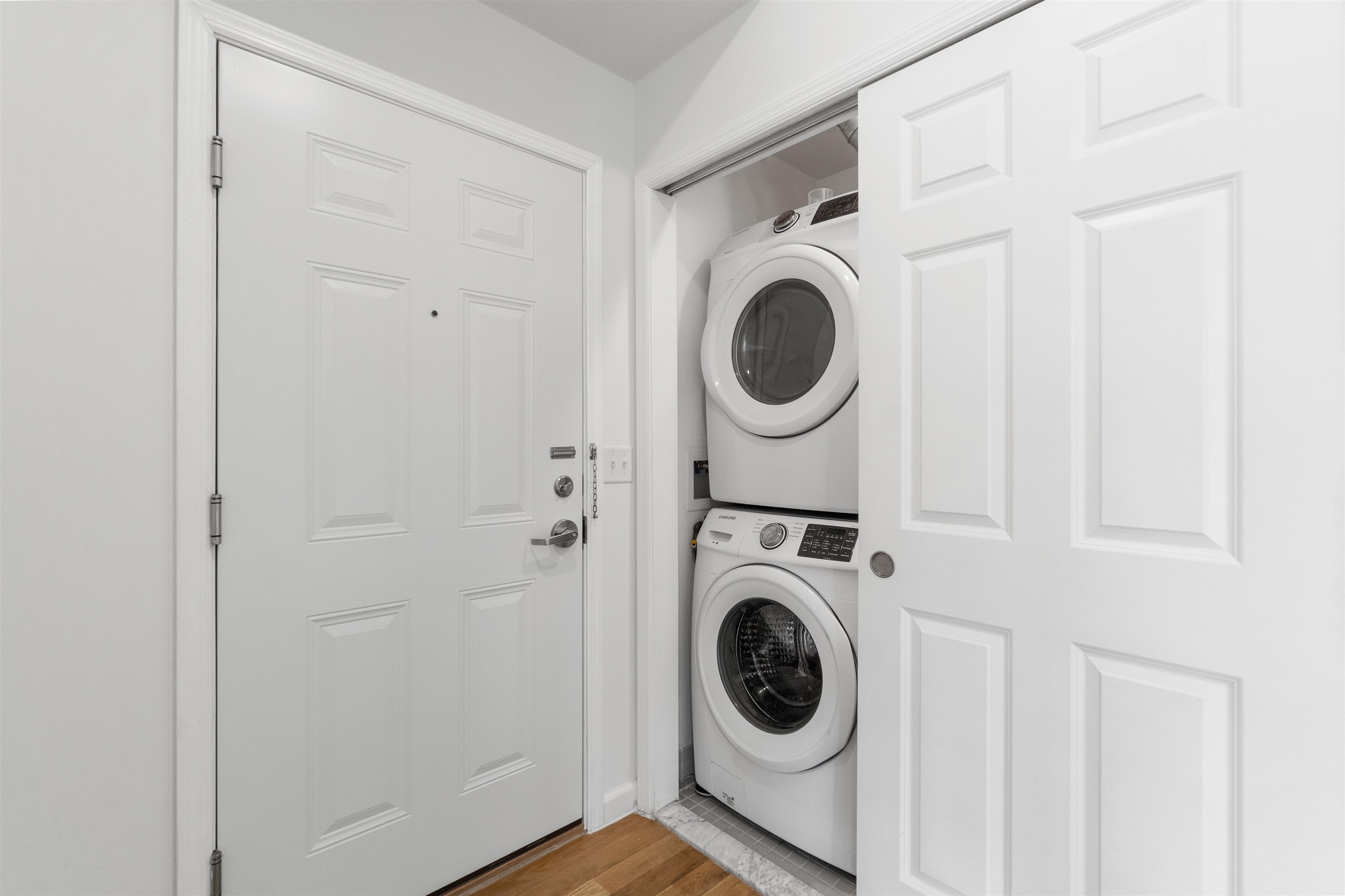 936 PAVONIA AVE Unit: 2B