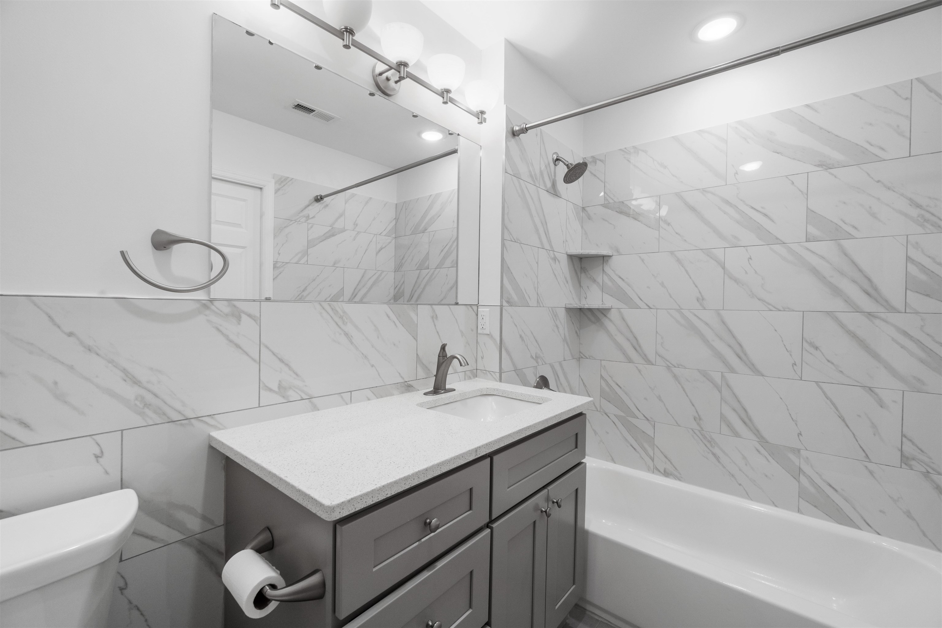 936 PAVONIA AVE Unit: 2B