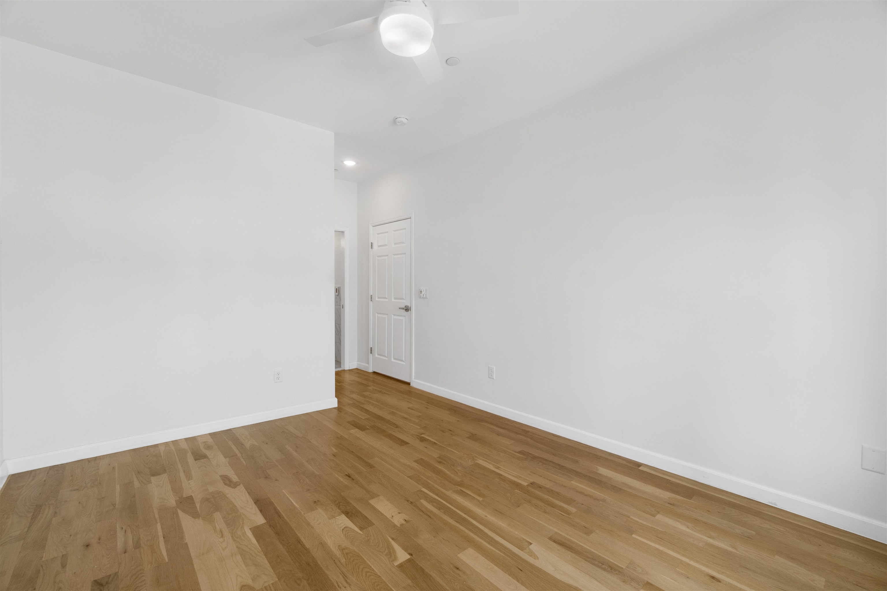 936 PAVONIA AVE Unit: 2B