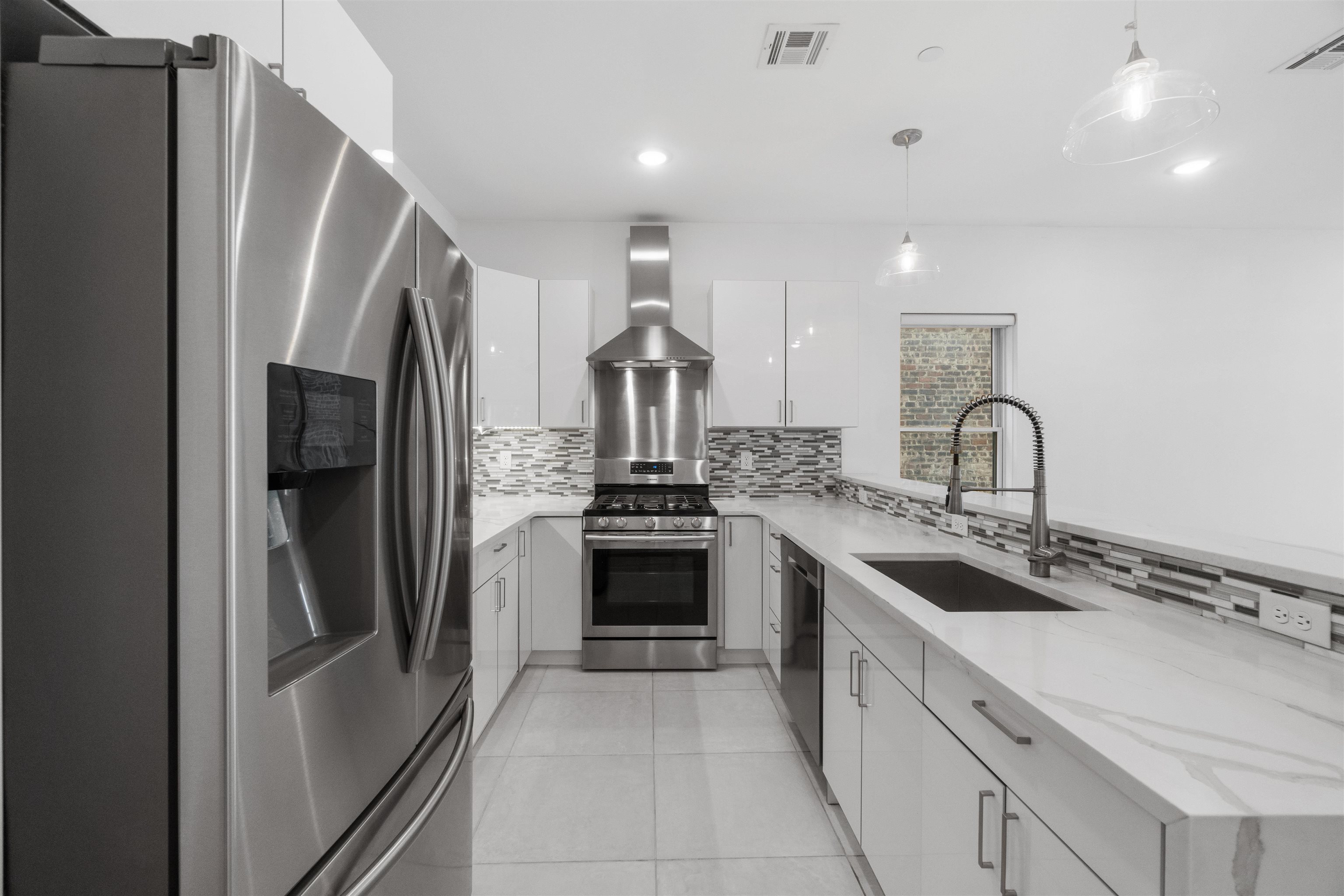 936 PAVONIA AVE Unit: 2B