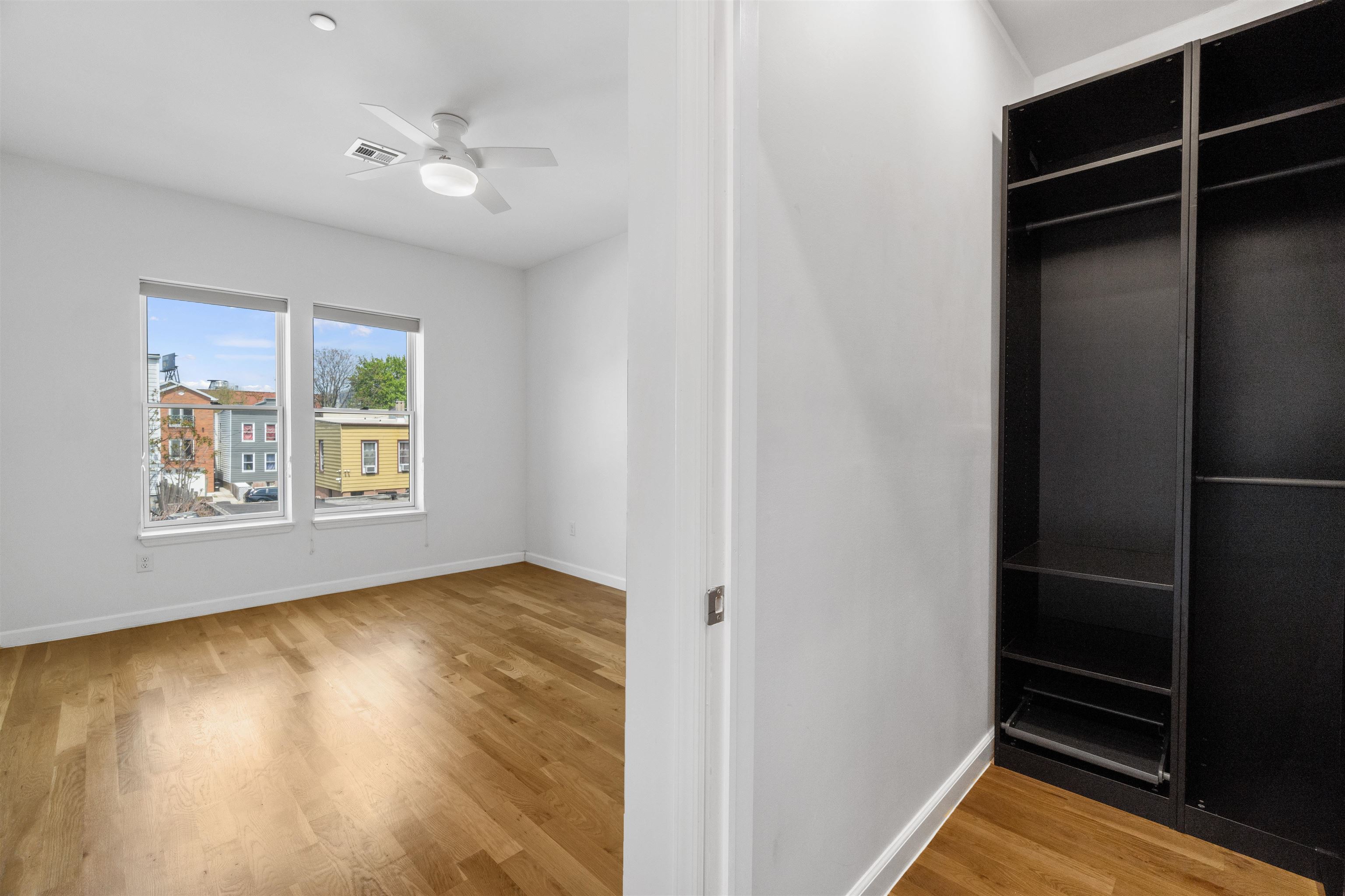936 PAVONIA AVE Unit: 2B