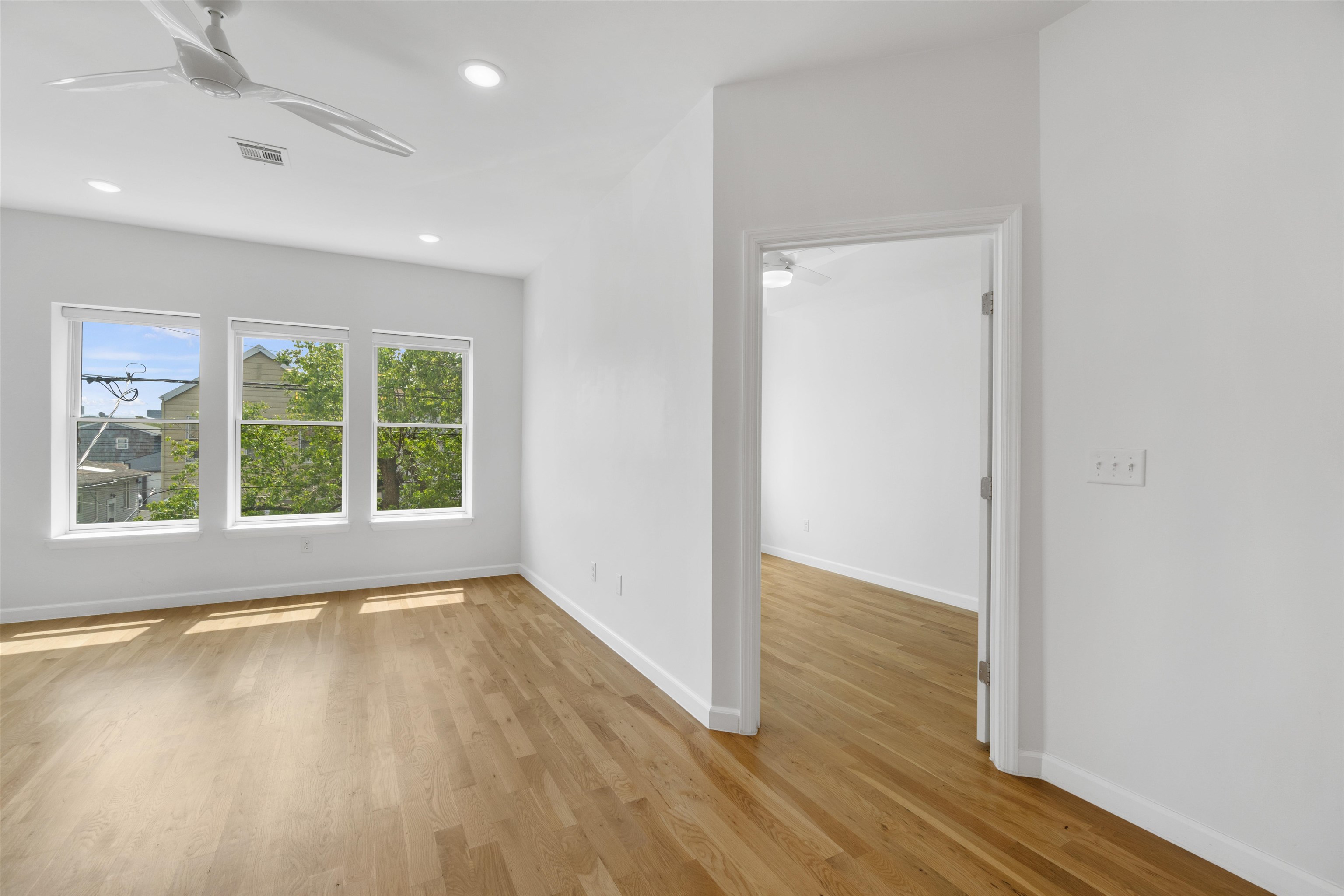 936 PAVONIA AVE Unit: 2B