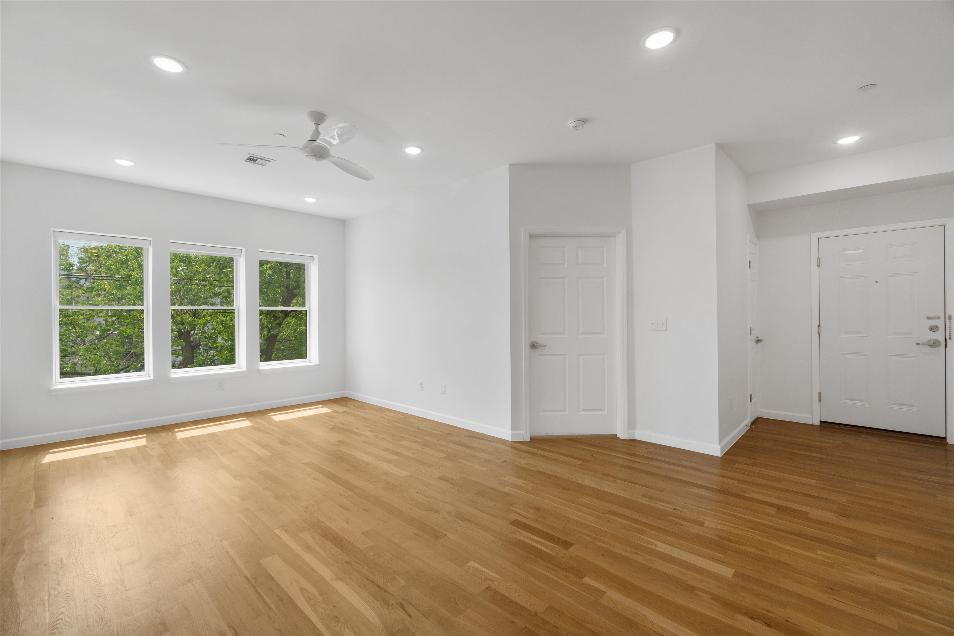 936 PAVONIA AVE Unit: 2B