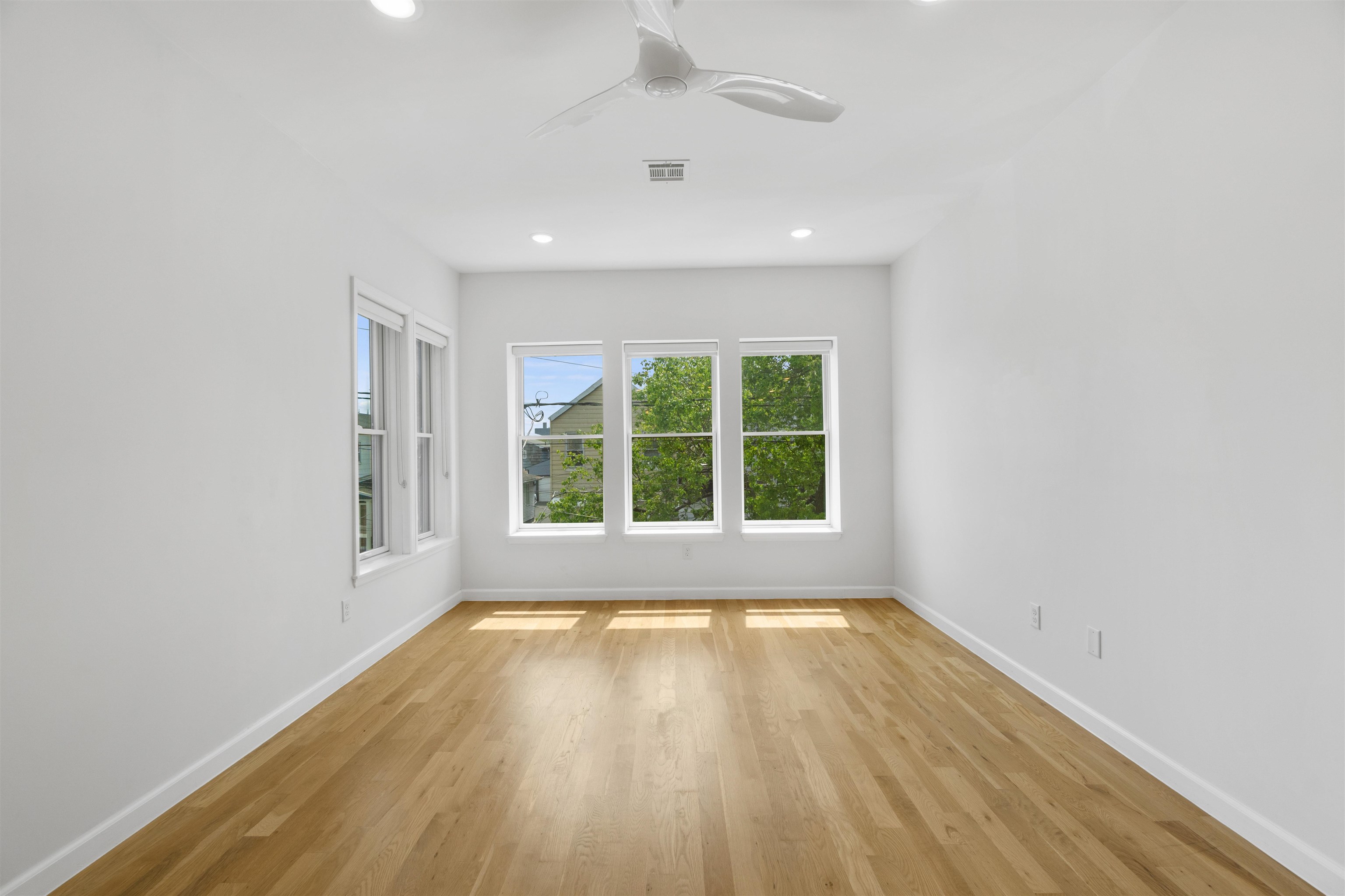 936 PAVONIA AVE Unit: 2B