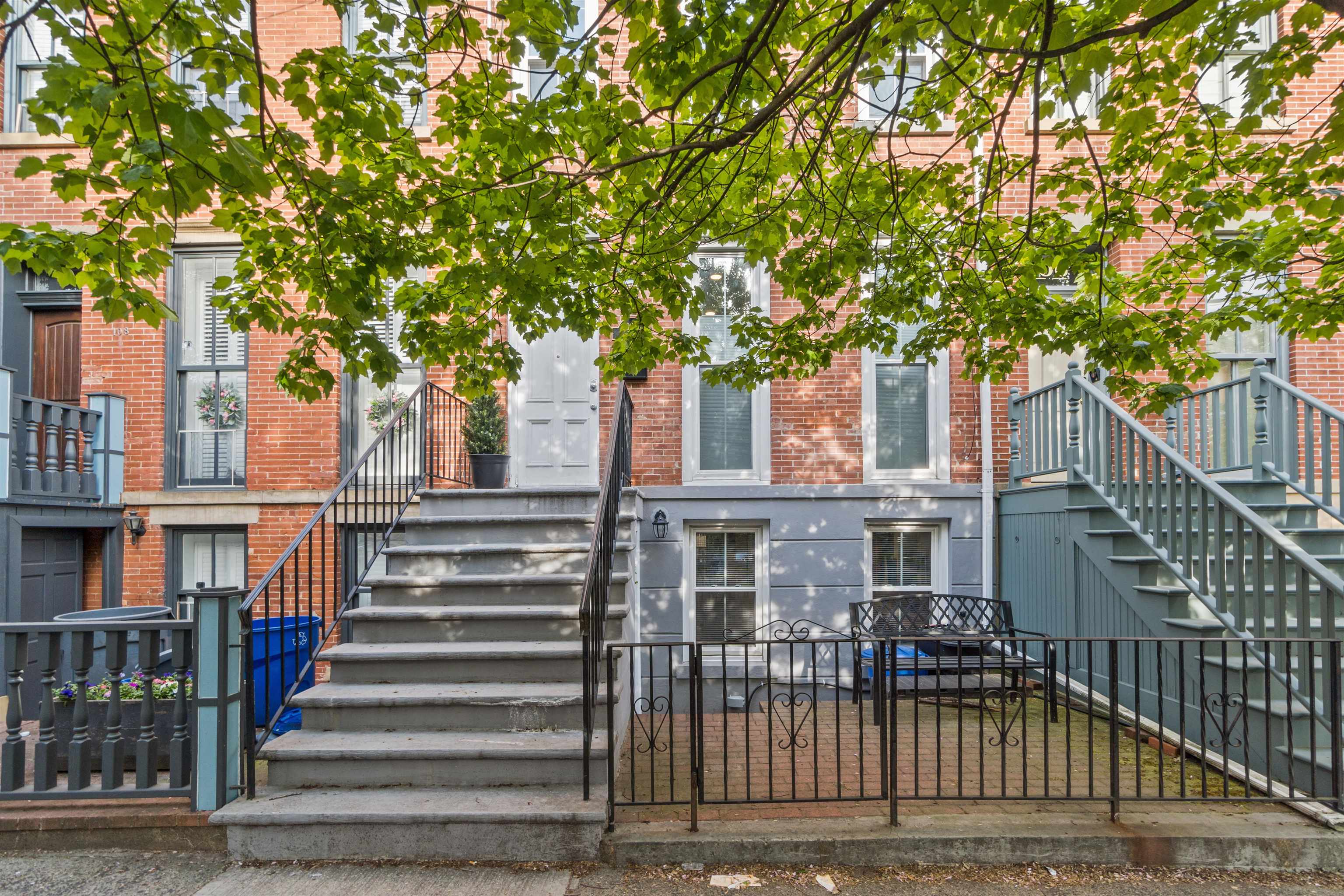 106 1/2 ERIE ST