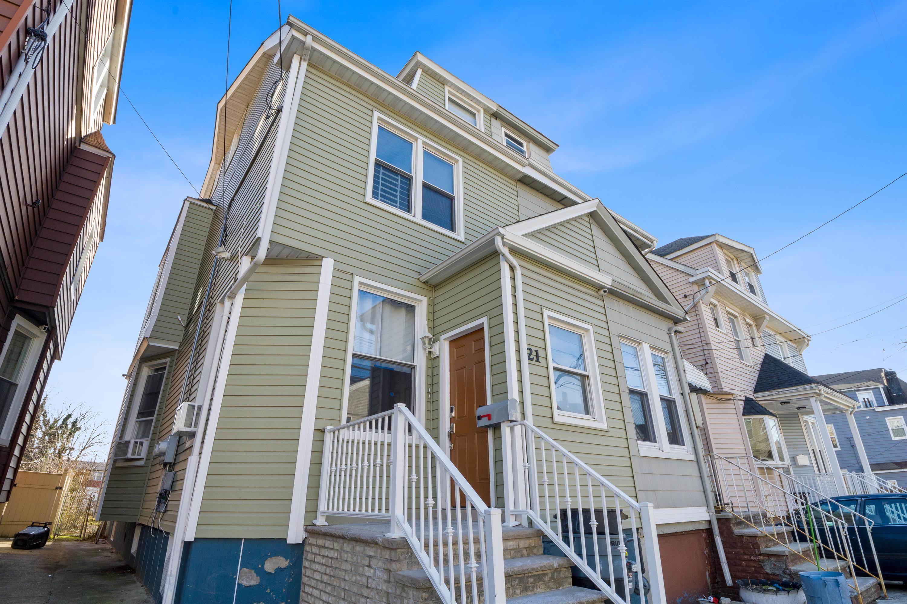 21 HOWARD PL Unit: 2