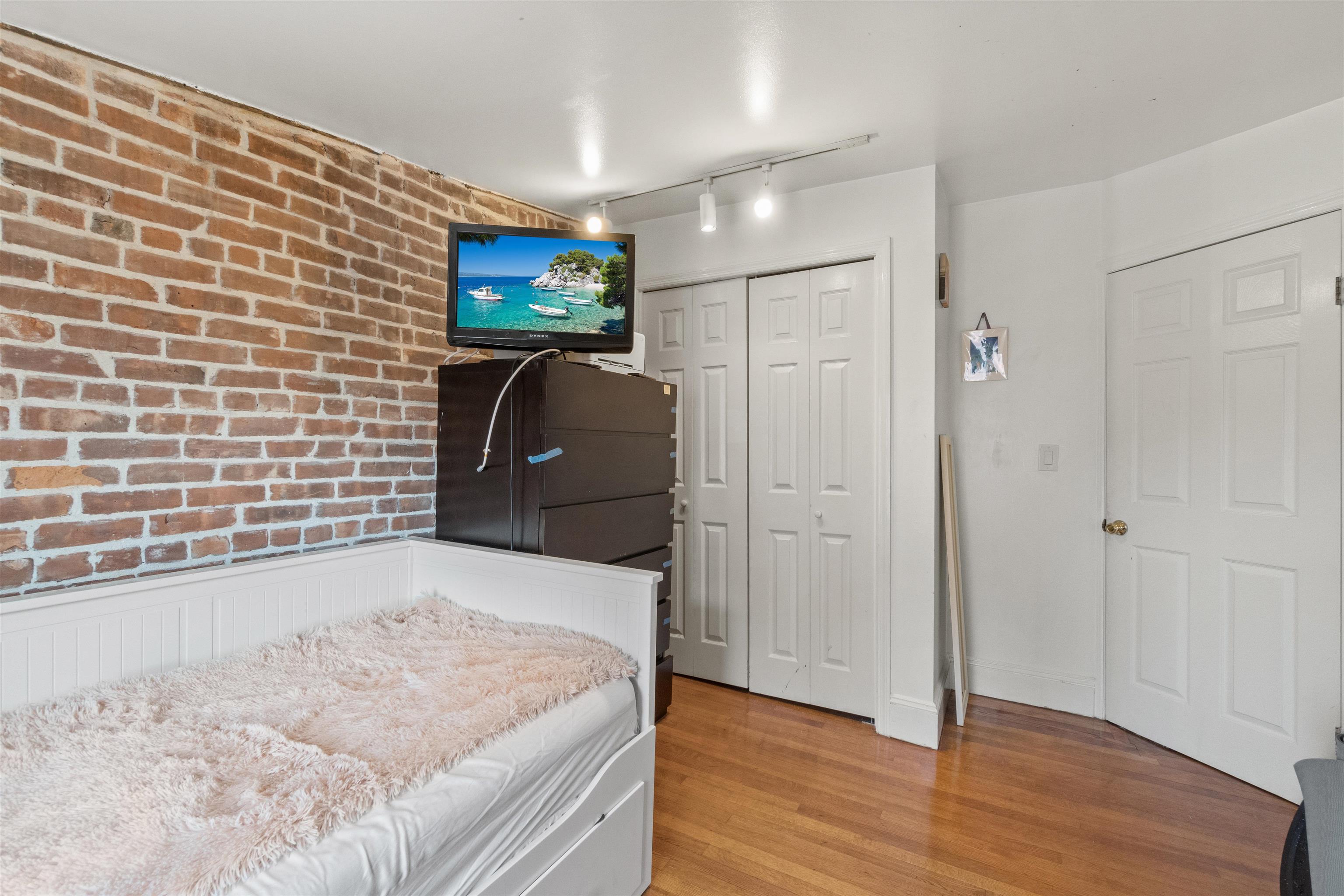 245 3RD ST Unit: 3
