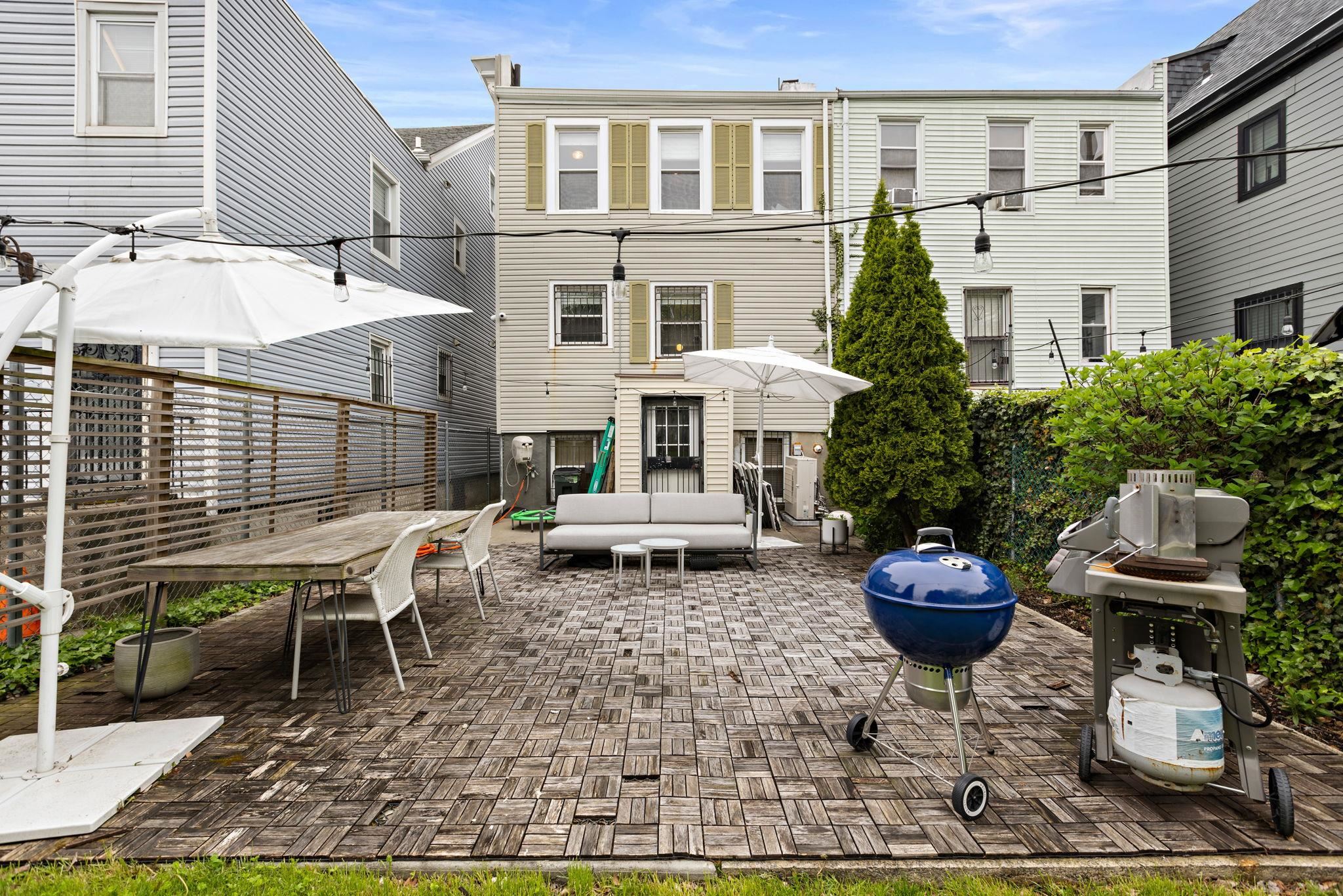 292 CLERK ST