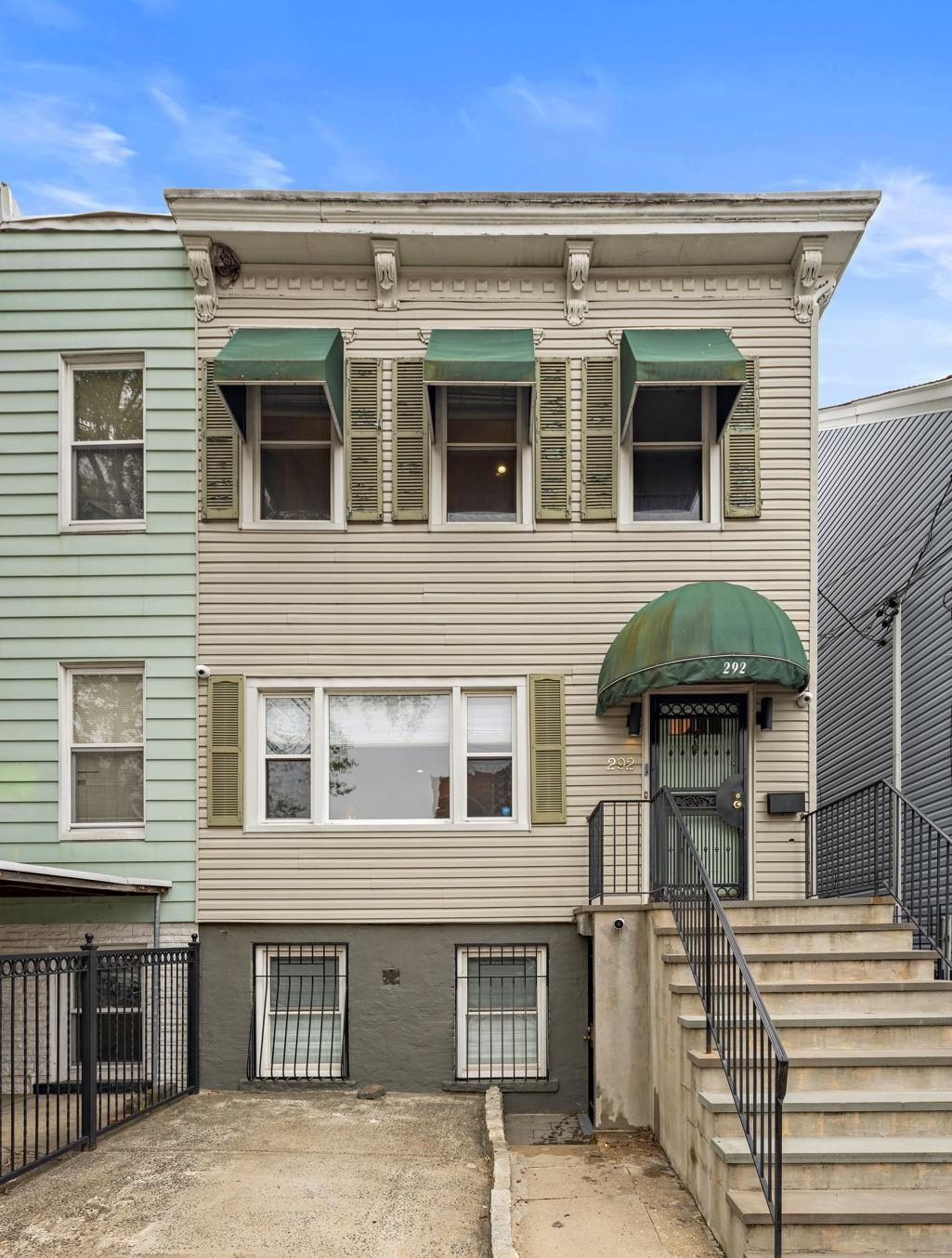 292 CLERK ST
