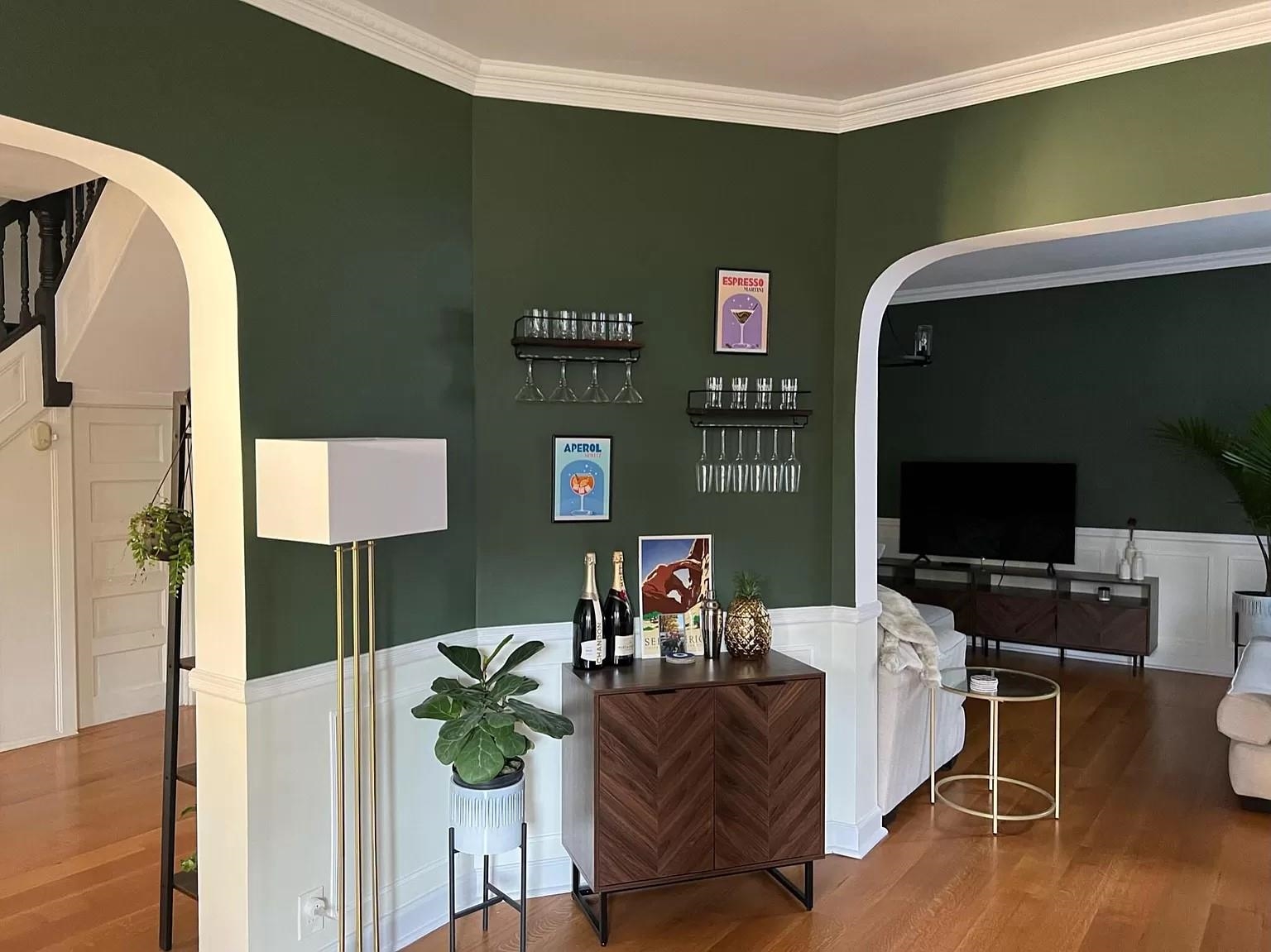 90 BENTLEY AVE