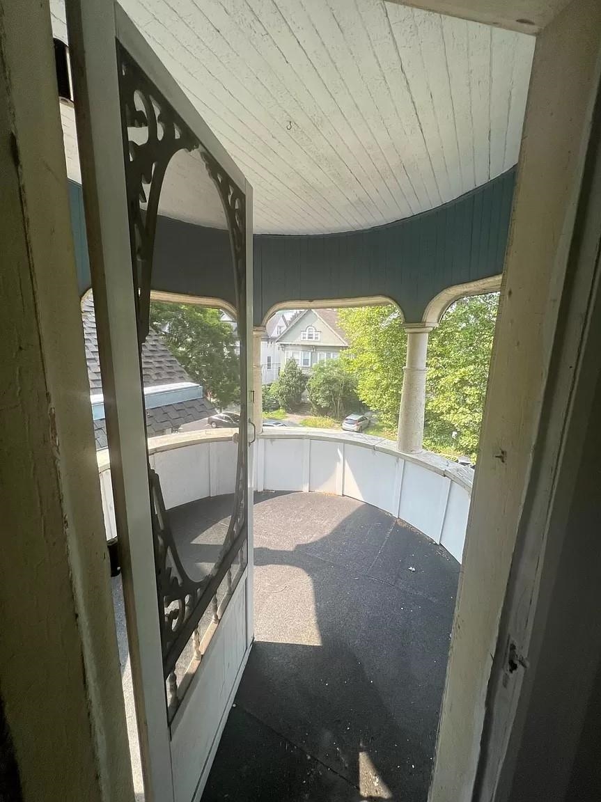90 BENTLEY AVE
