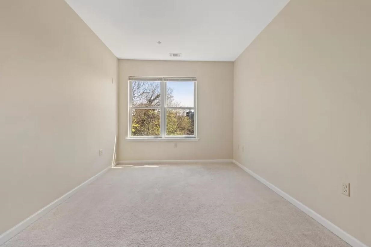 25 DUNCAN AVE Unit: 211