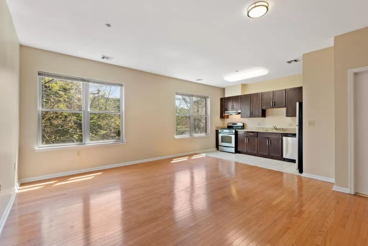 25 DUNCAN AVE Unit: 211