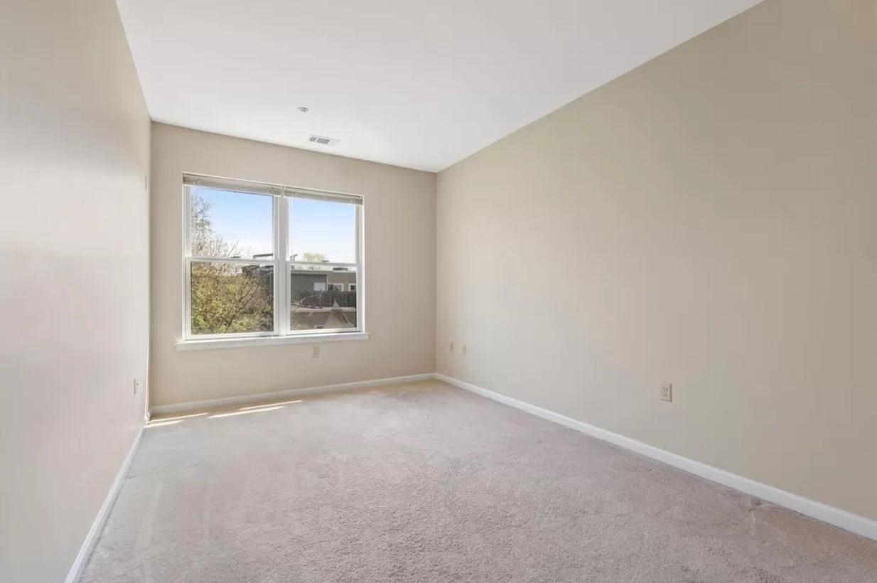 25 DUNCAN AVE Unit: 211