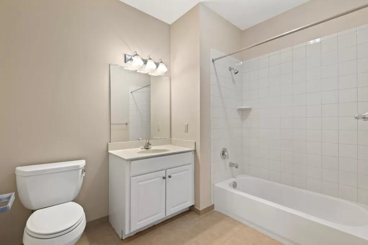 25 DUNCAN AVE Unit: 211