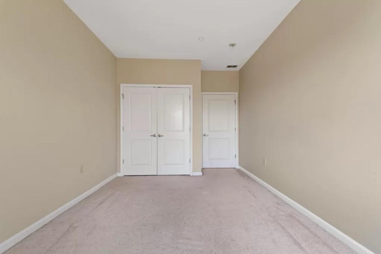 25 DUNCAN AVE Unit: 211
