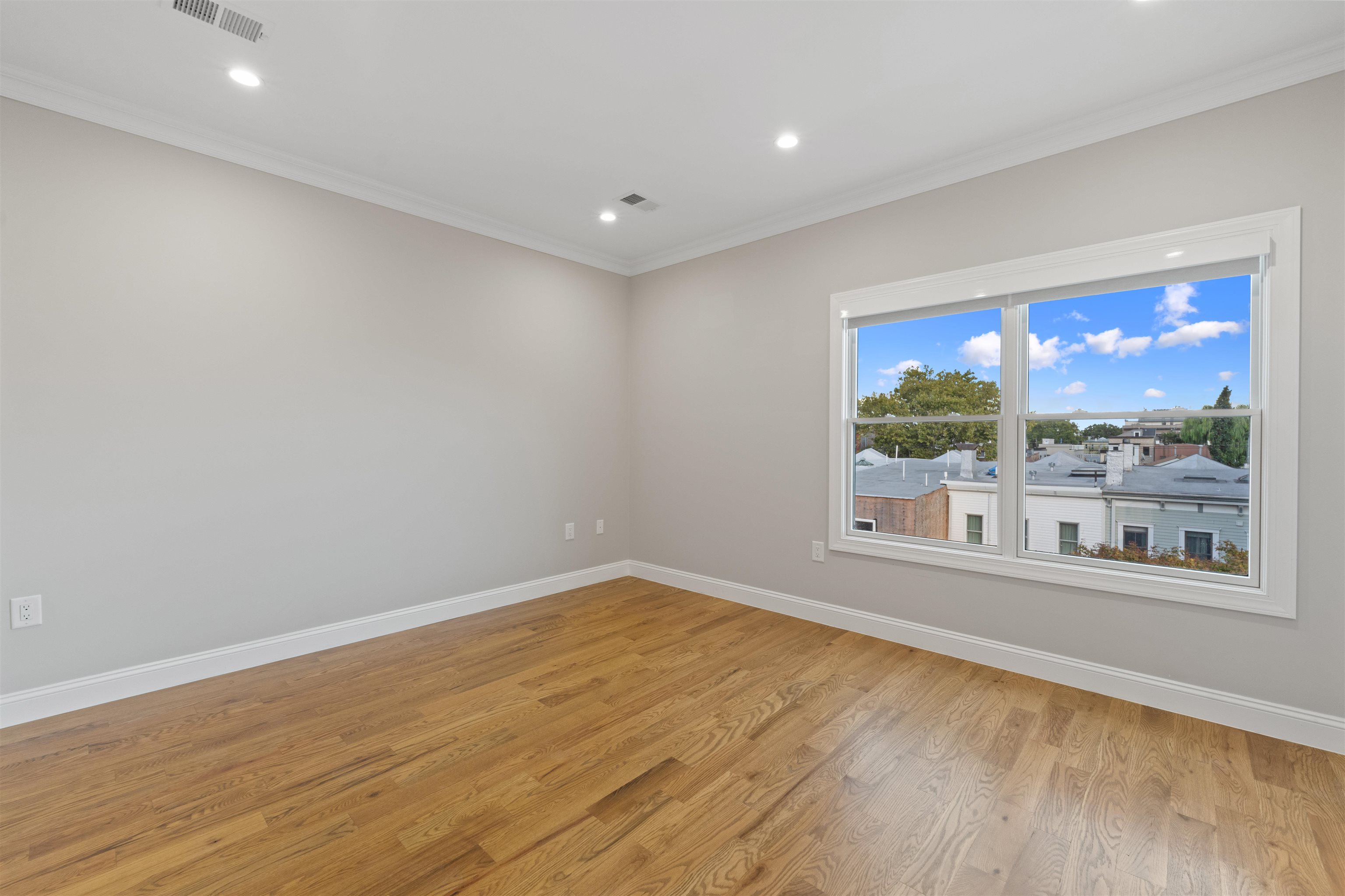 144 HANCOCK AVE Unit: 2