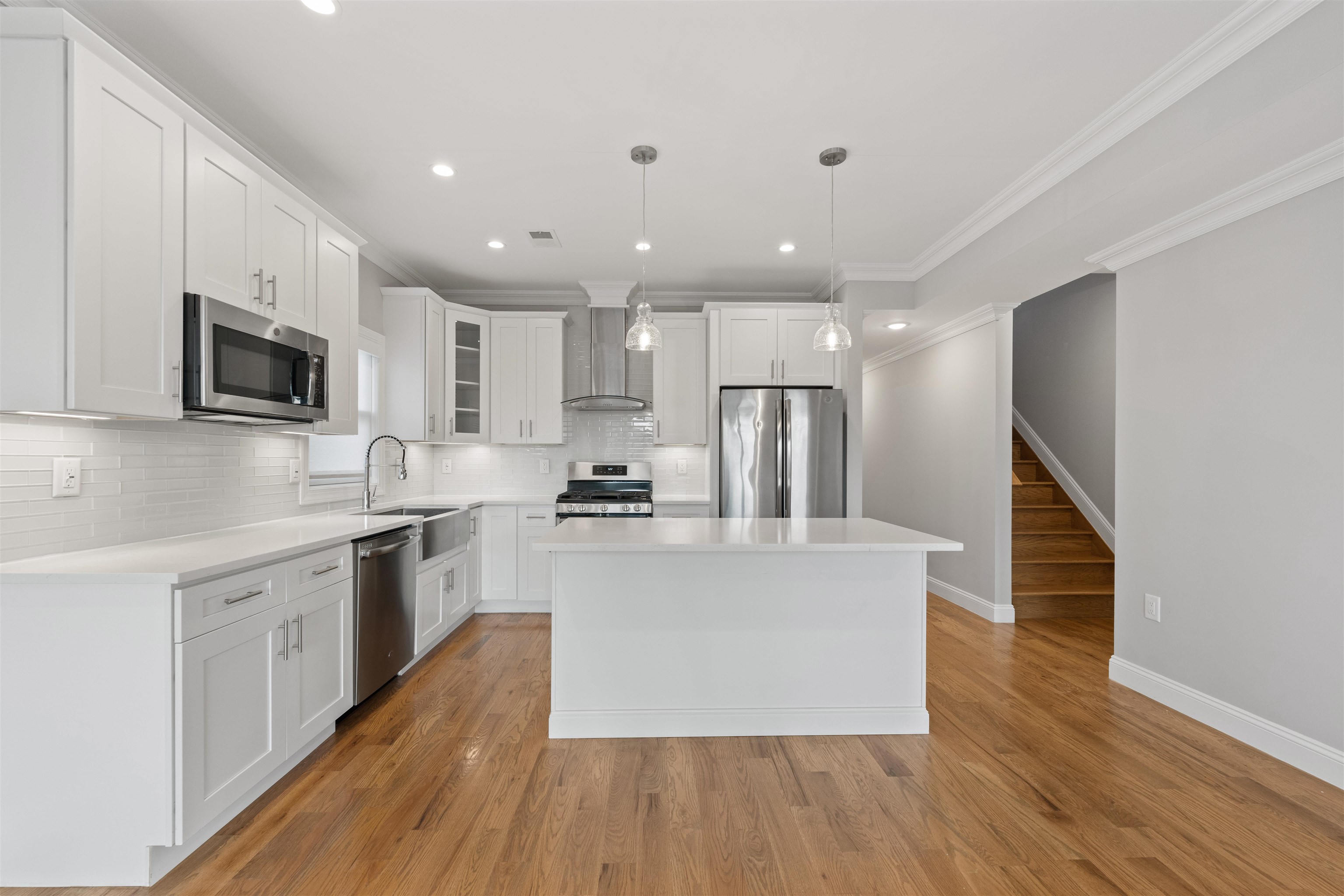 144 HANCOCK AVE Unit: 2