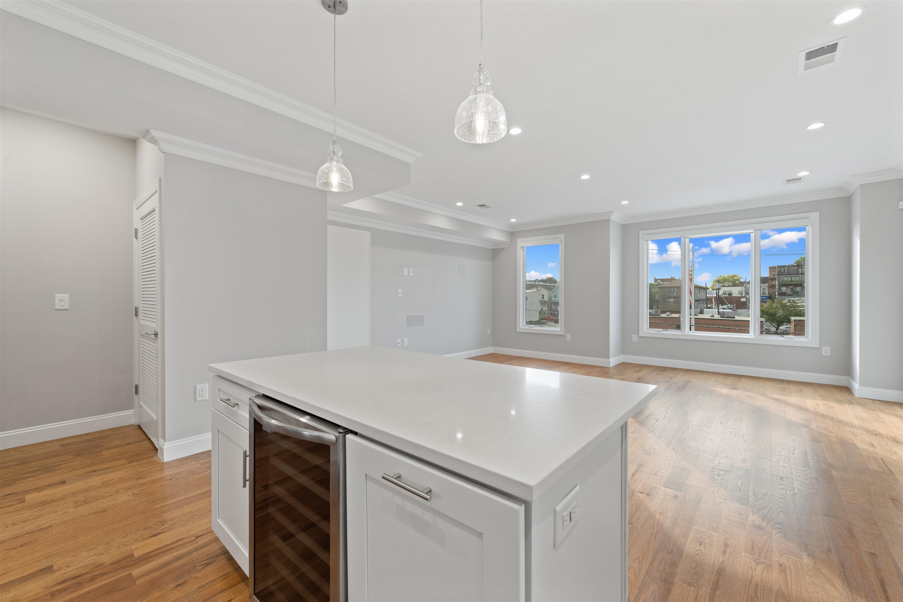 144 HANCOCK AVE Unit: 2