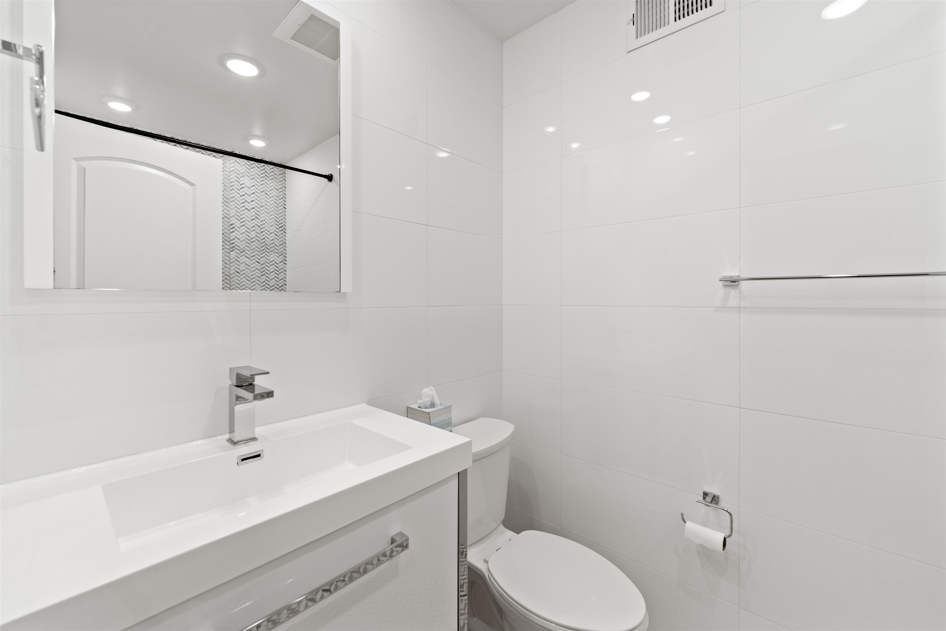 144 HANCOCK AVE Unit: 2