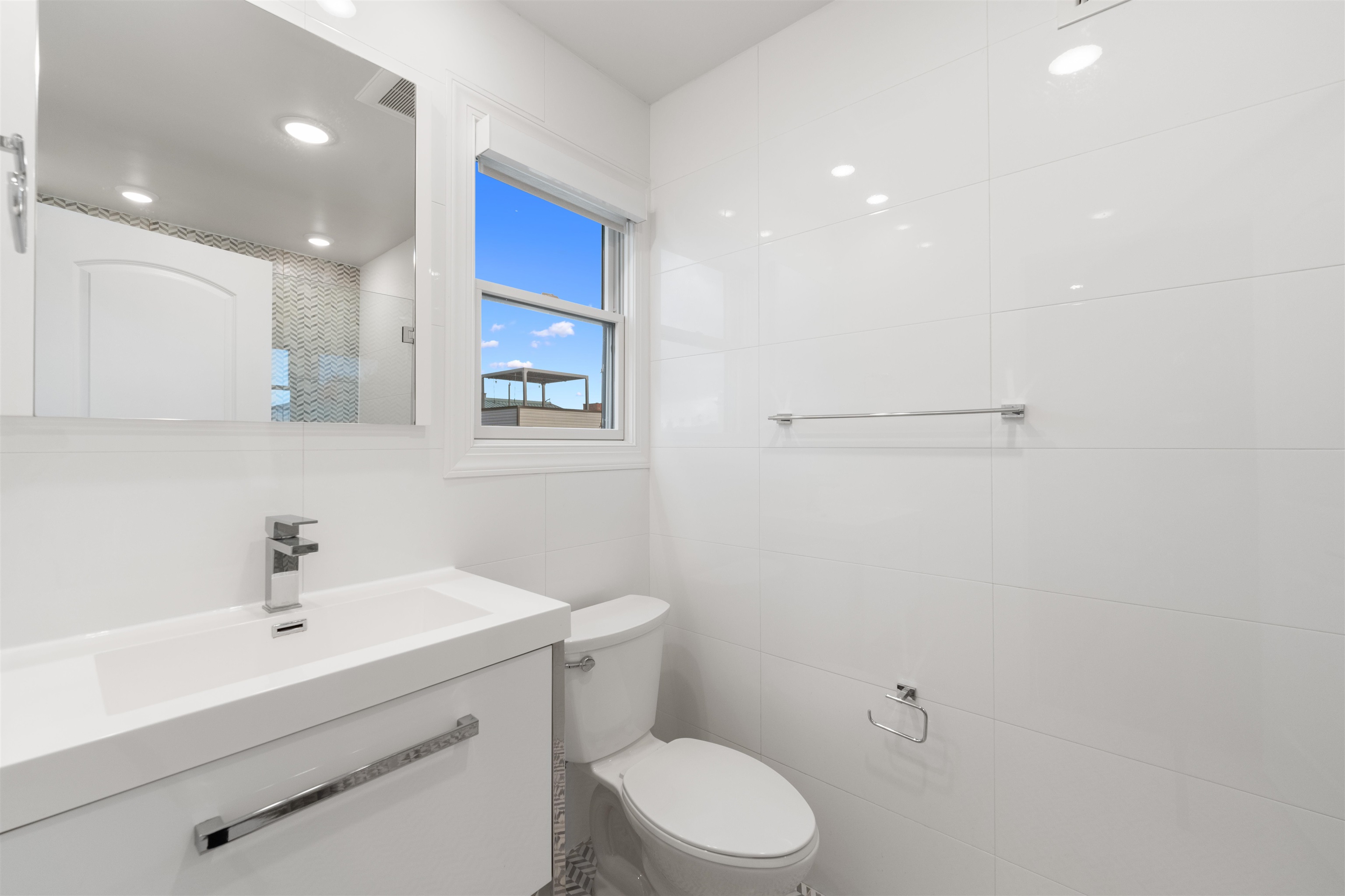144 HANCOCK AVE Unit: 2