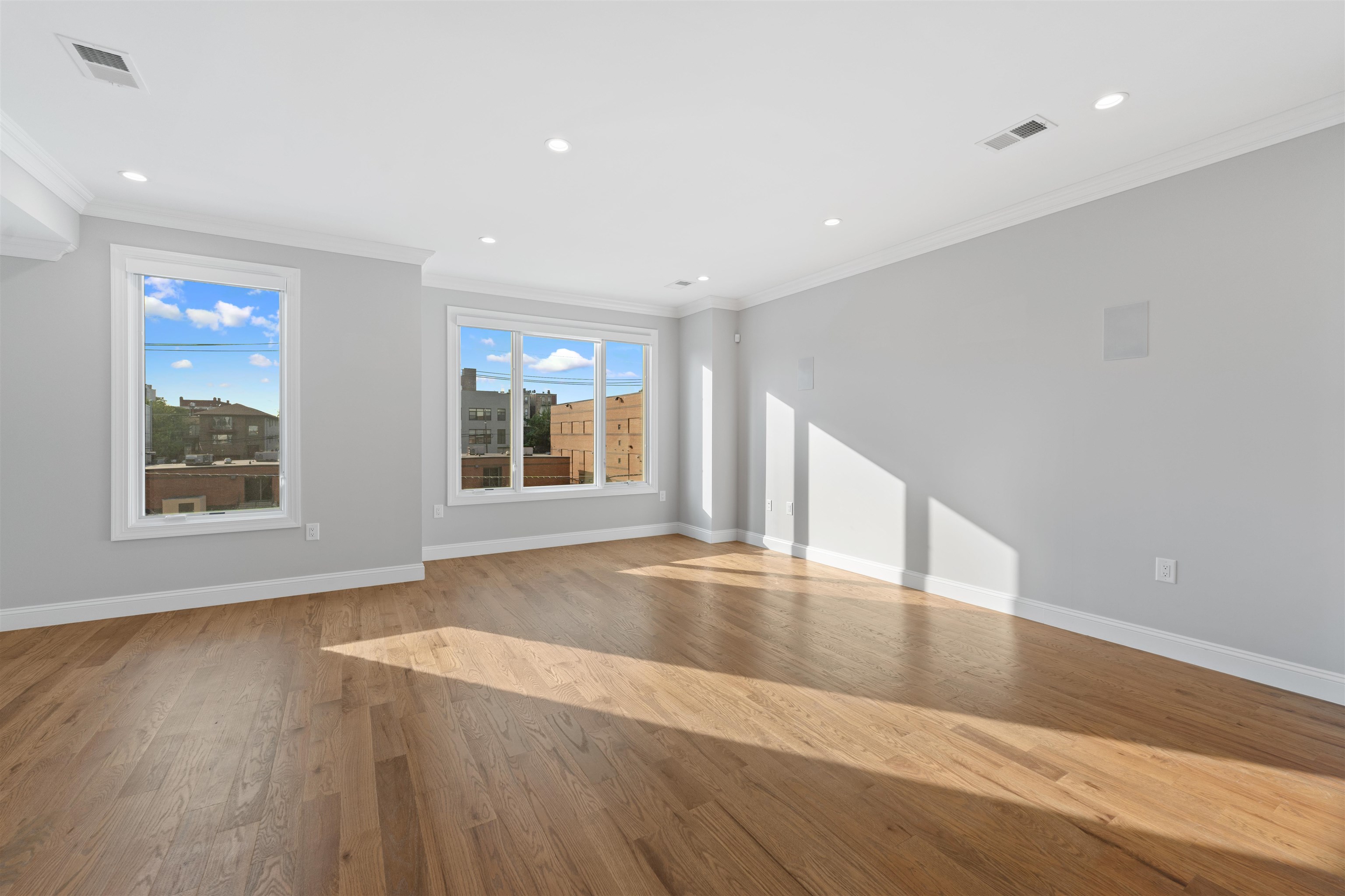 144 HANCOCK AVE Unit: 2