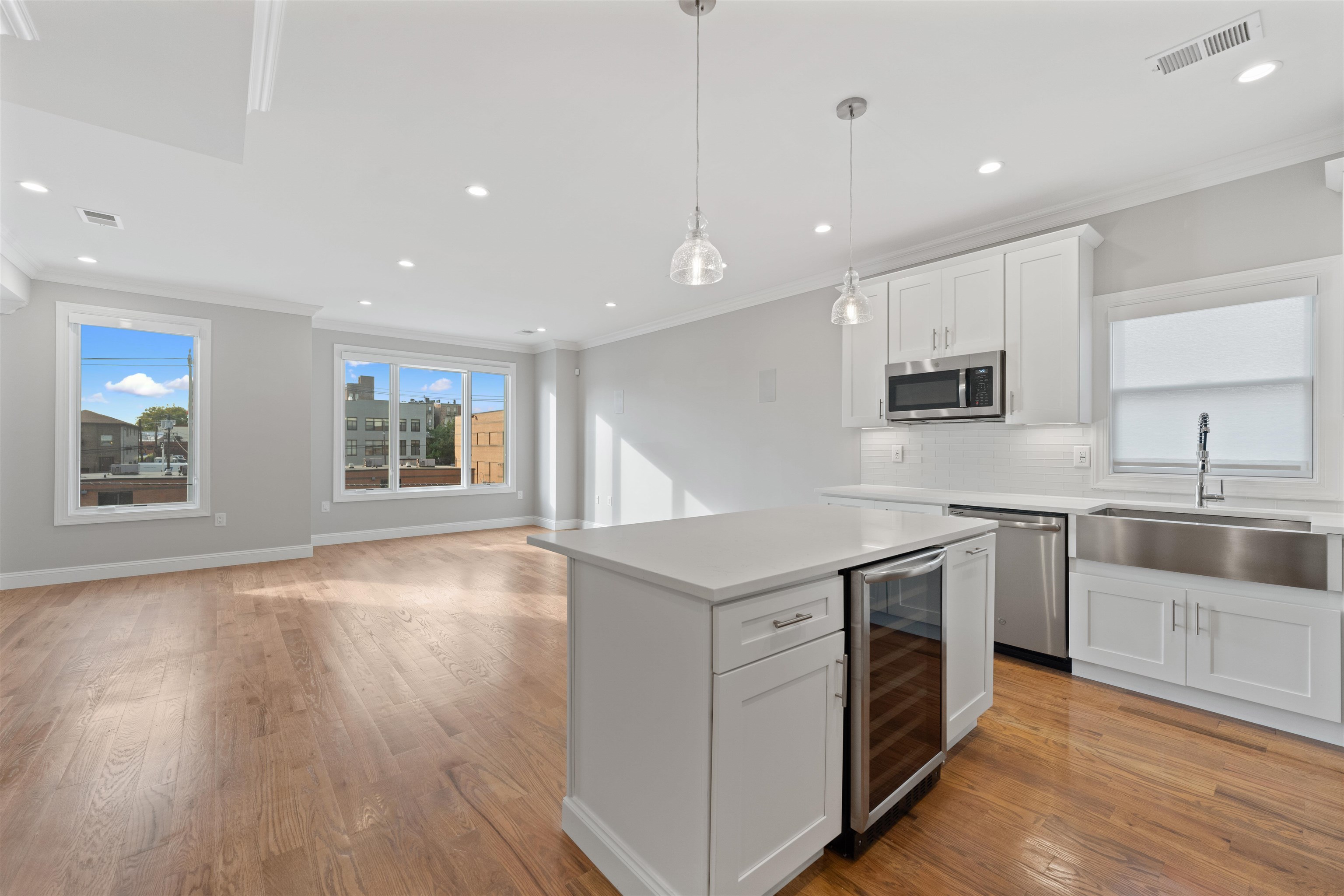 144 HANCOCK AVE Unit: 2