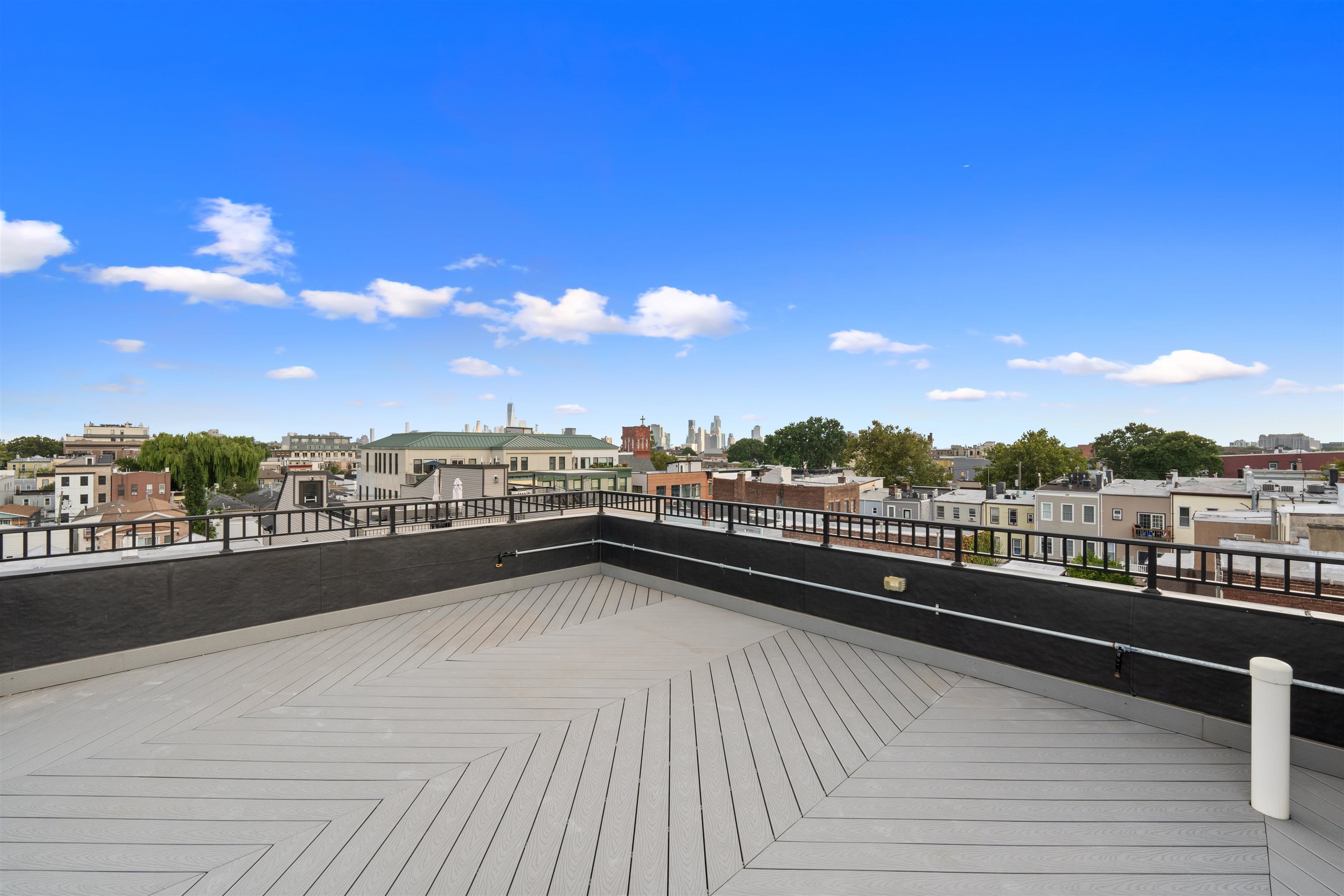 144 HANCOCK AVE Unit: 2