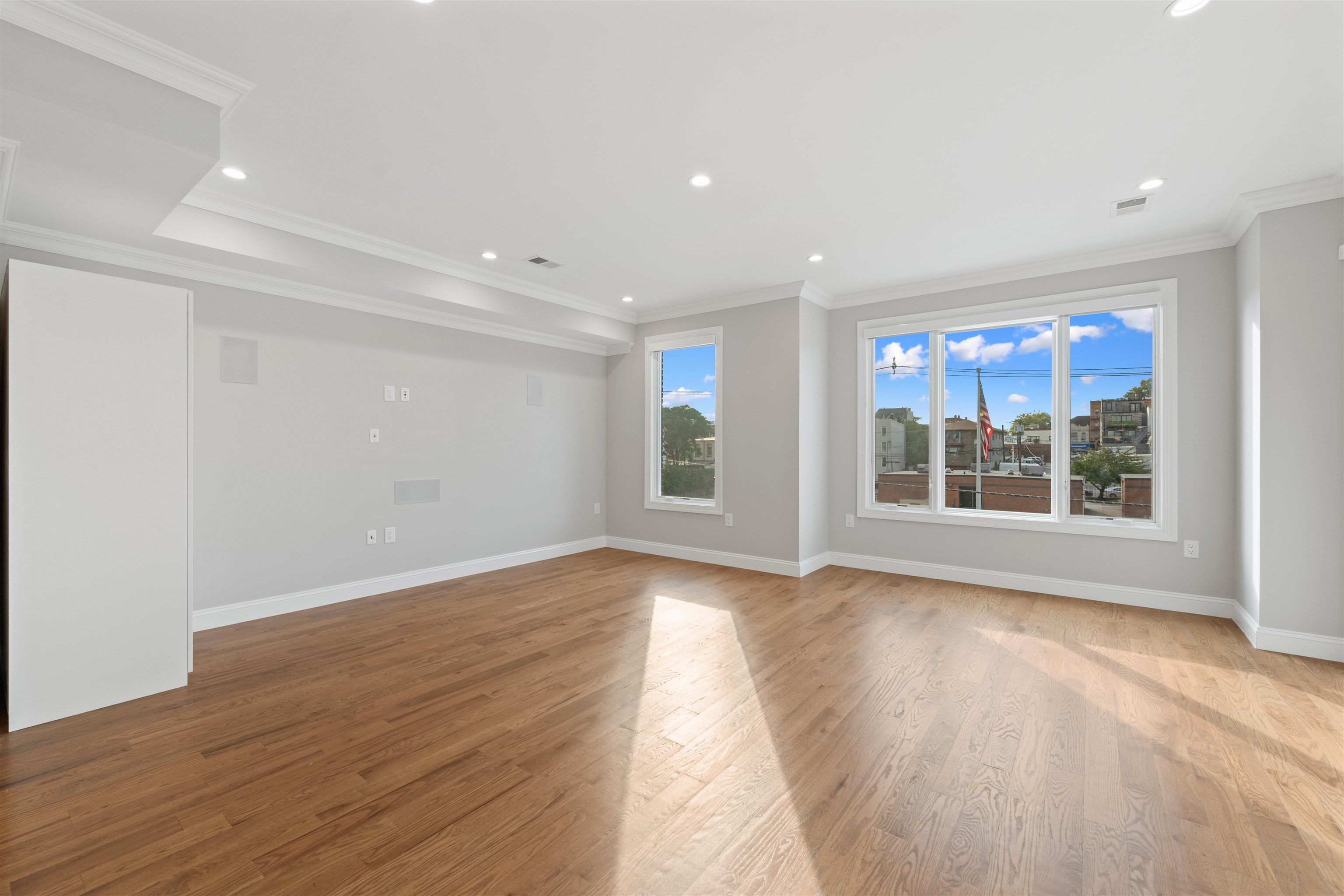 144 HANCOCK AVE Unit: 2