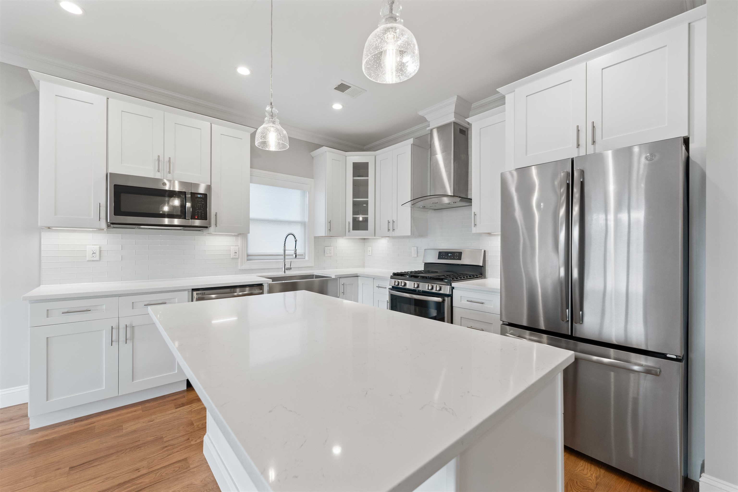 144 HANCOCK AVE Unit: 2