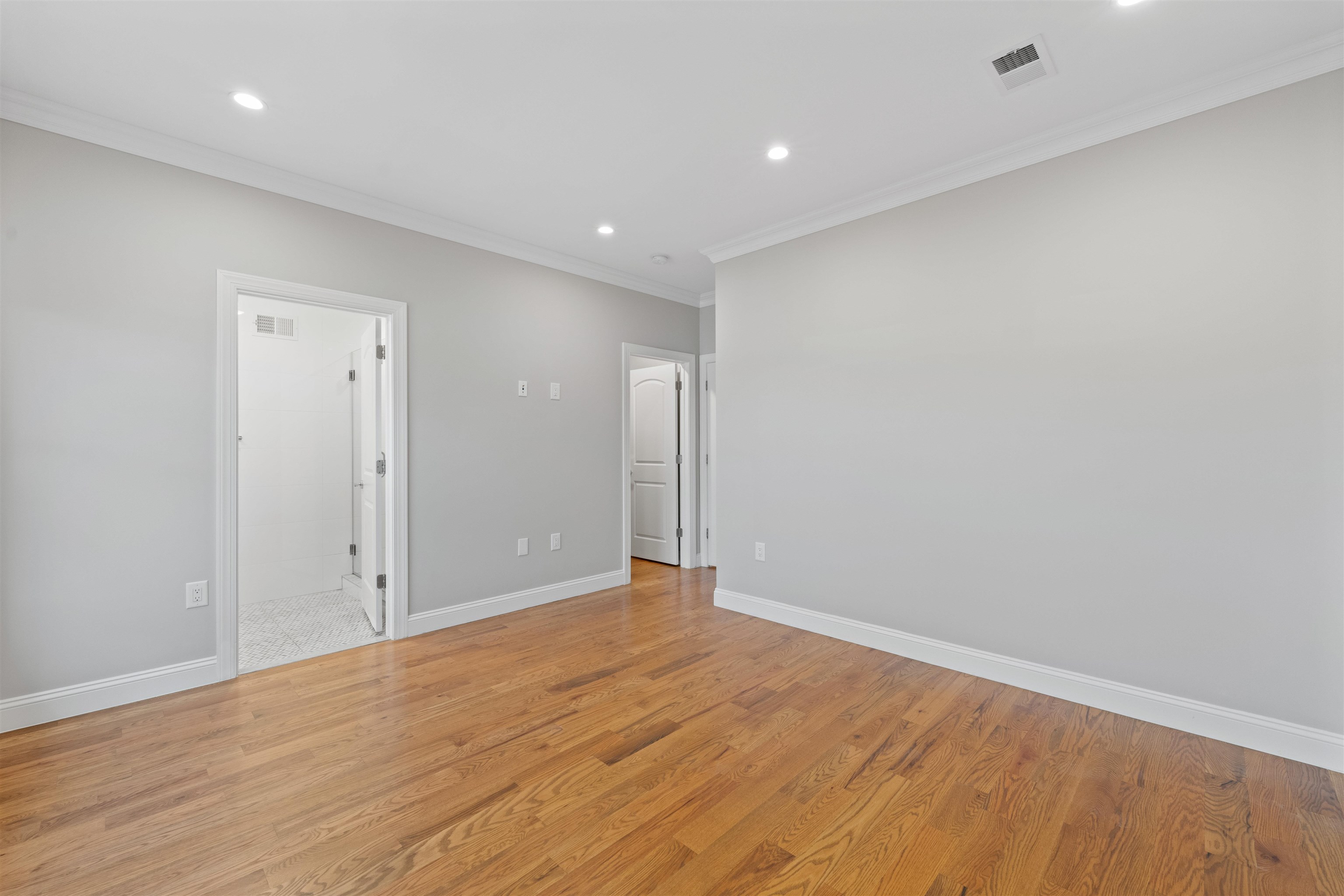 144 HANCOCK AVE Unit: 2