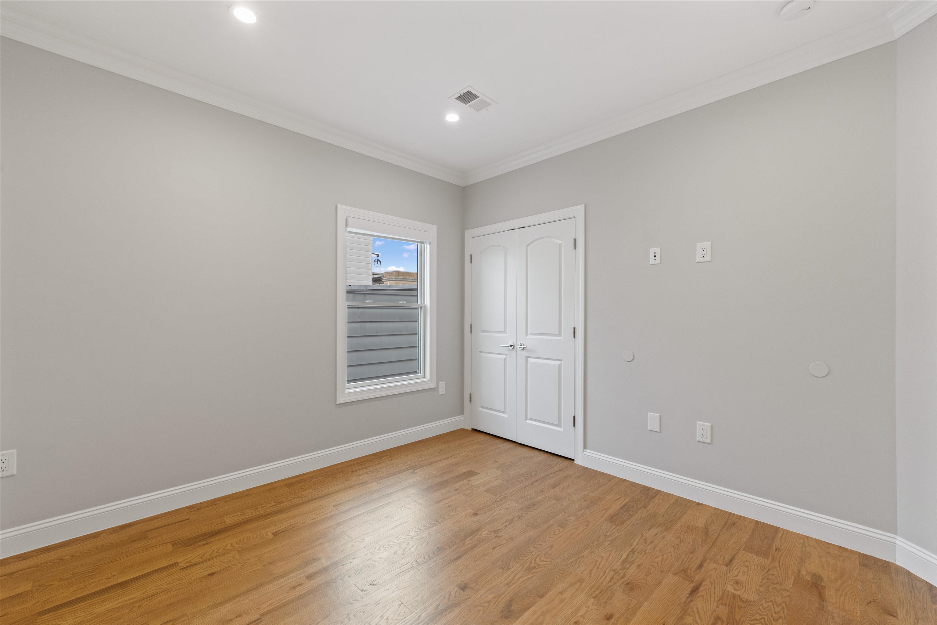 144 HANCOCK AVE Unit: 2