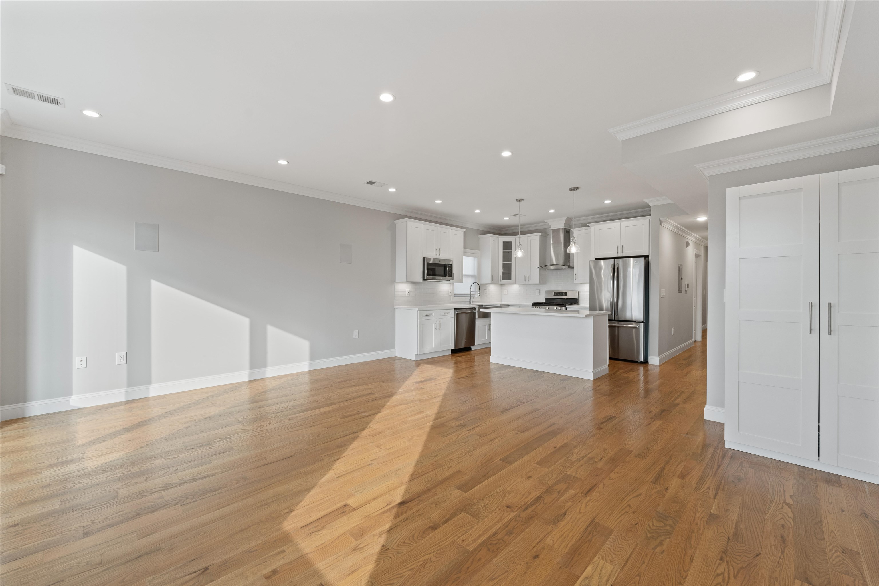 144 HANCOCK AVE Unit: 2