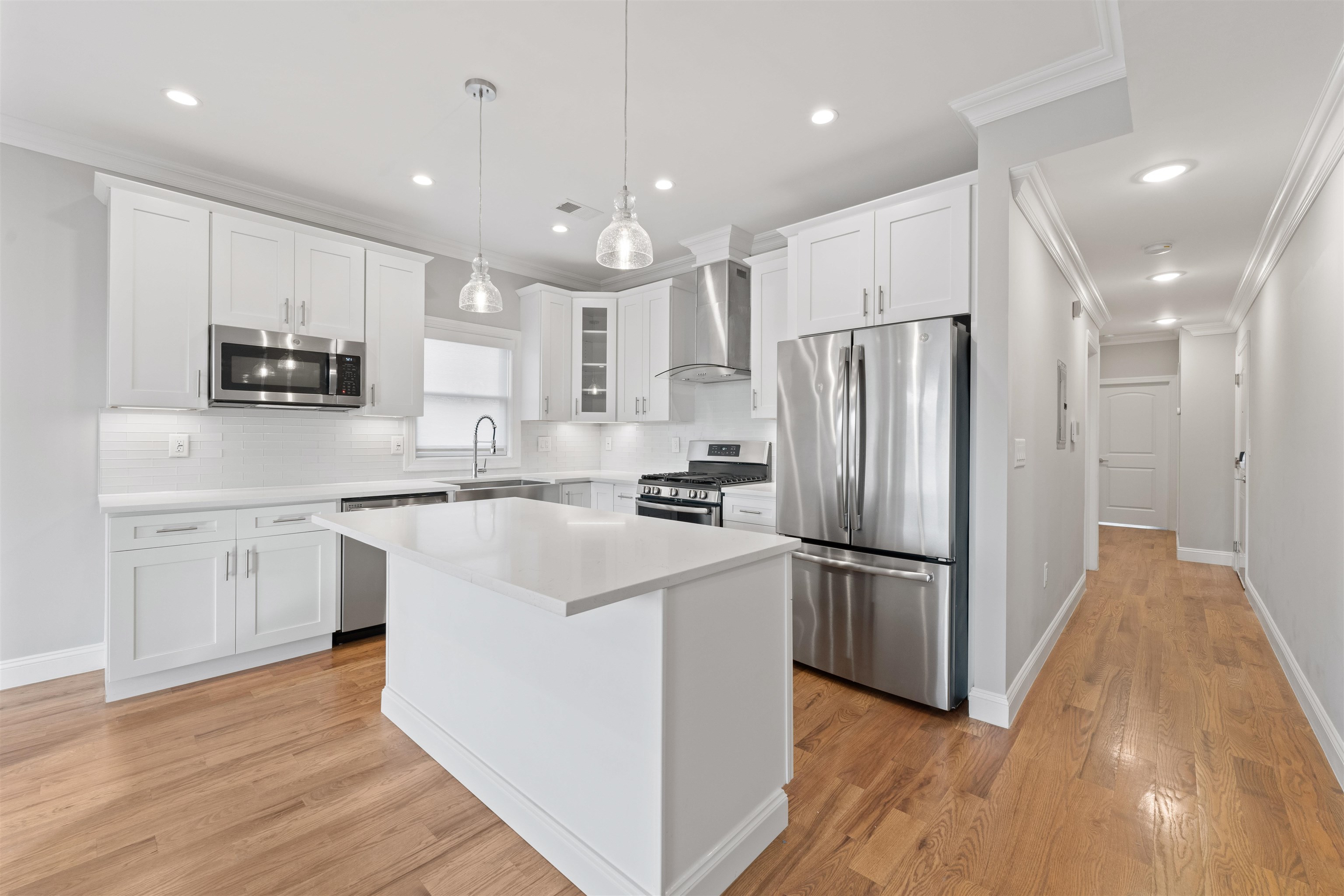 144 HANCOCK AVE Unit: 2
