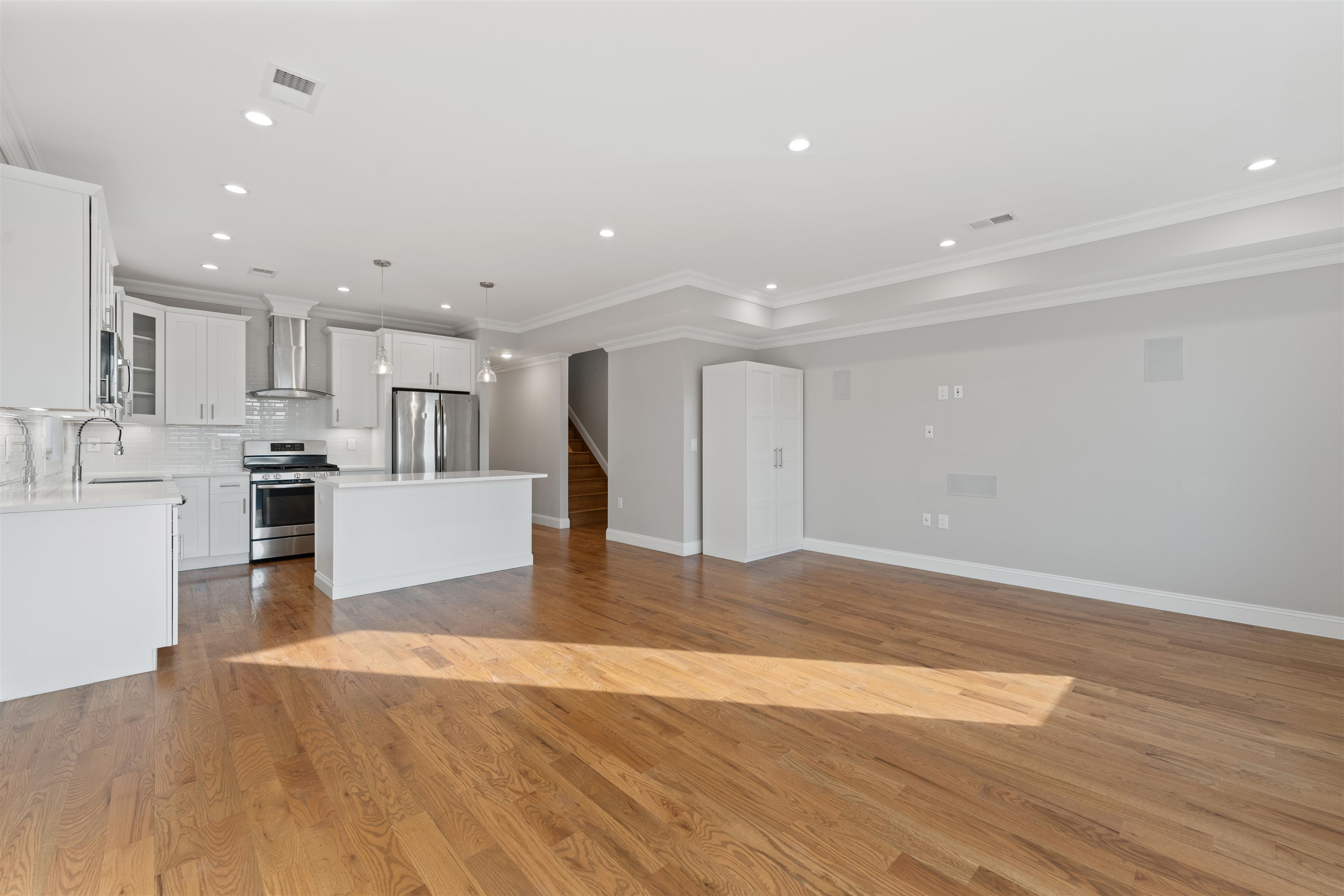 144 HANCOCK AVE Unit: 2