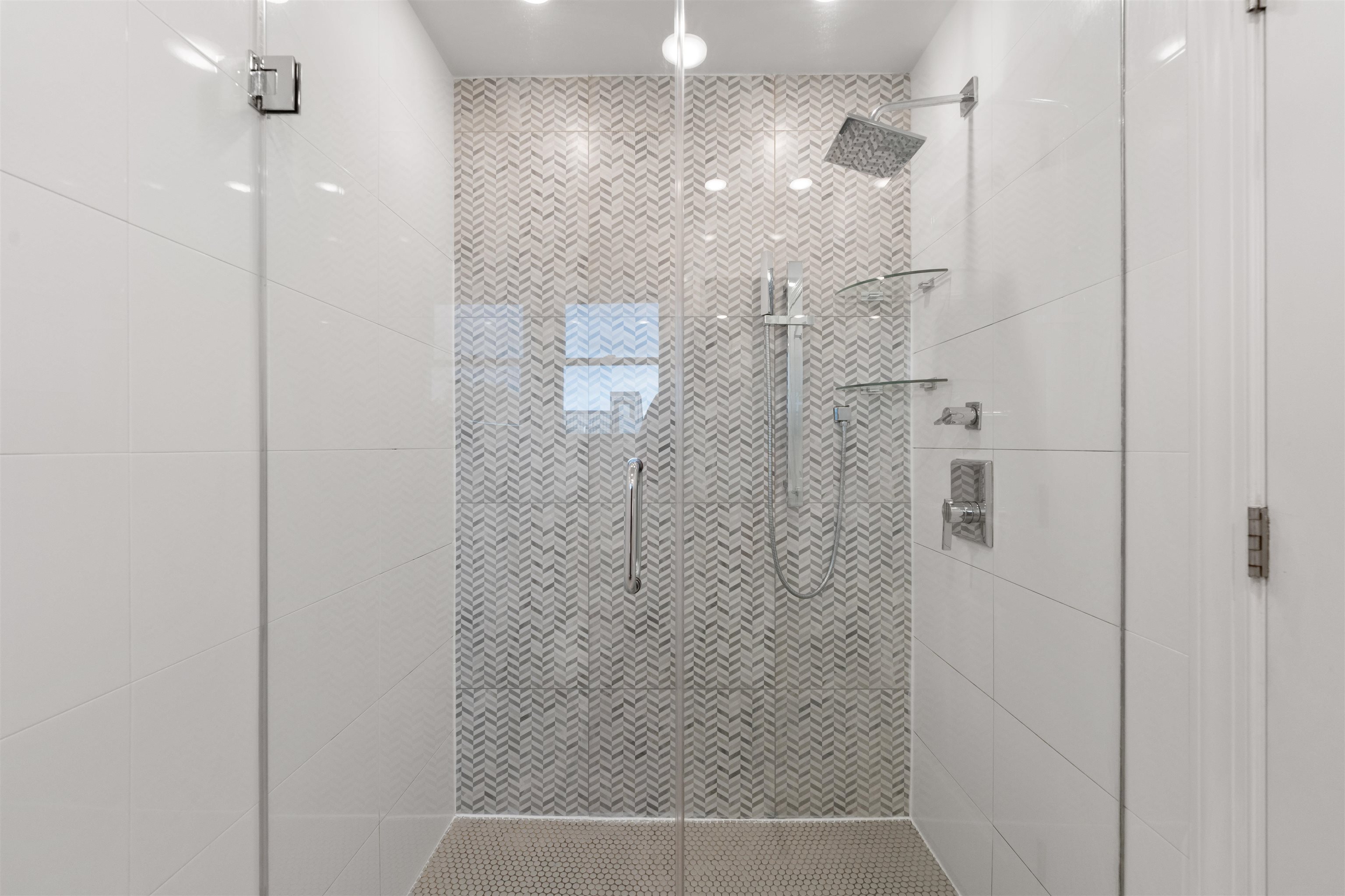 144 HANCOCK AVE Unit: 2
