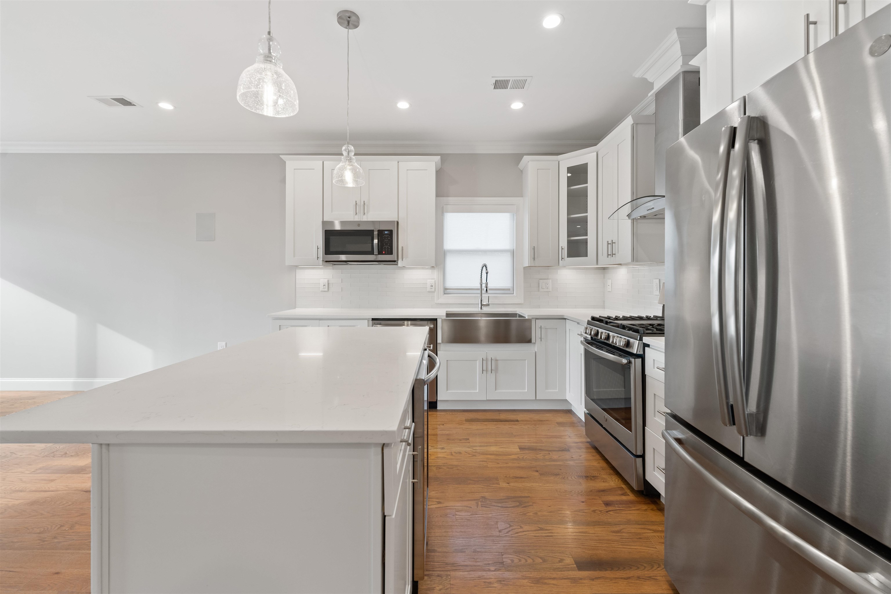 144 HANCOCK AVE Unit: 2