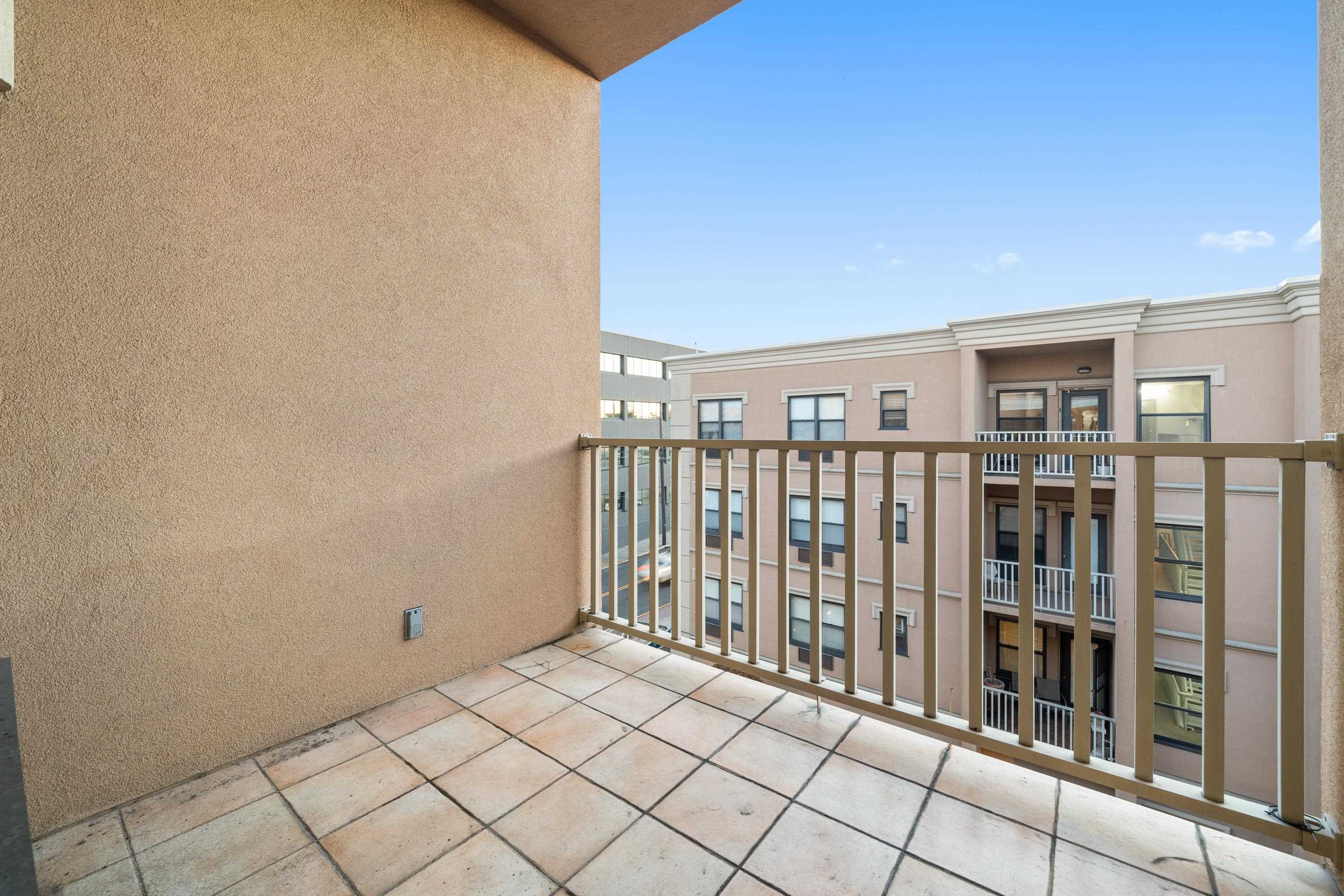 8915 BERGENWOOD AVE Unit: 47