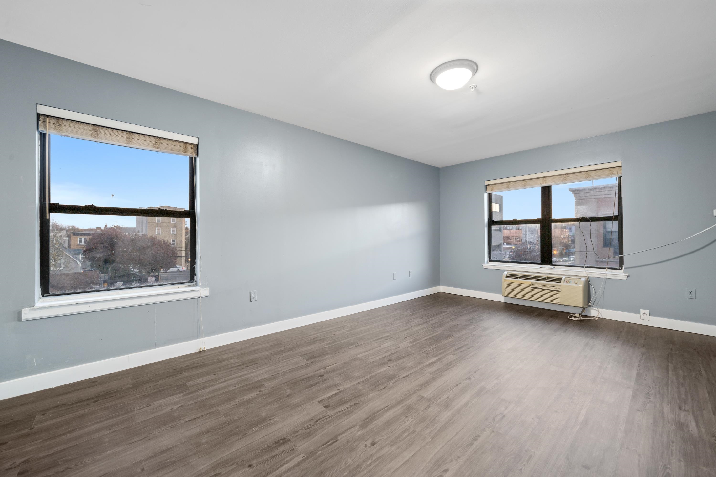 8915 BERGENWOOD AVE Unit: 47