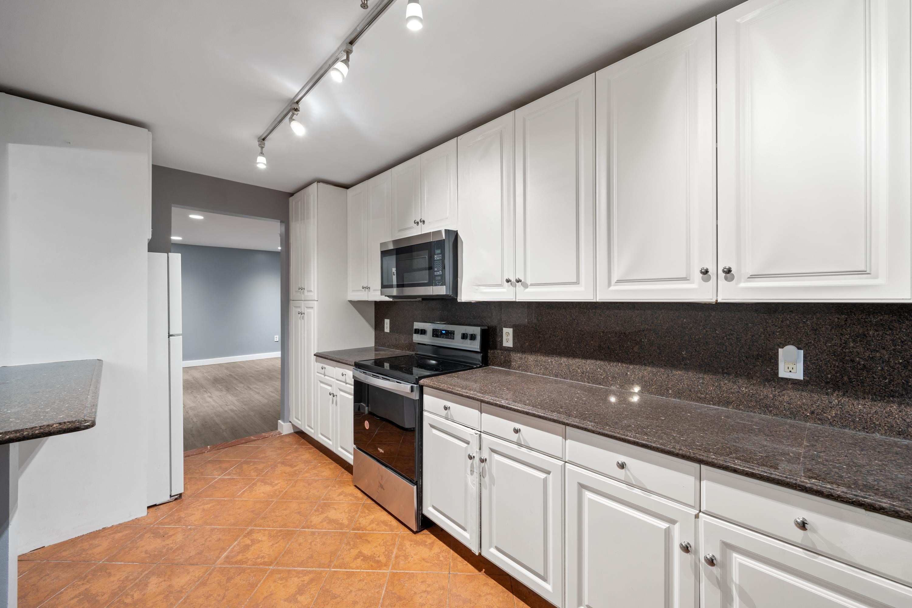 8915 BERGENWOOD AVE Unit: 47