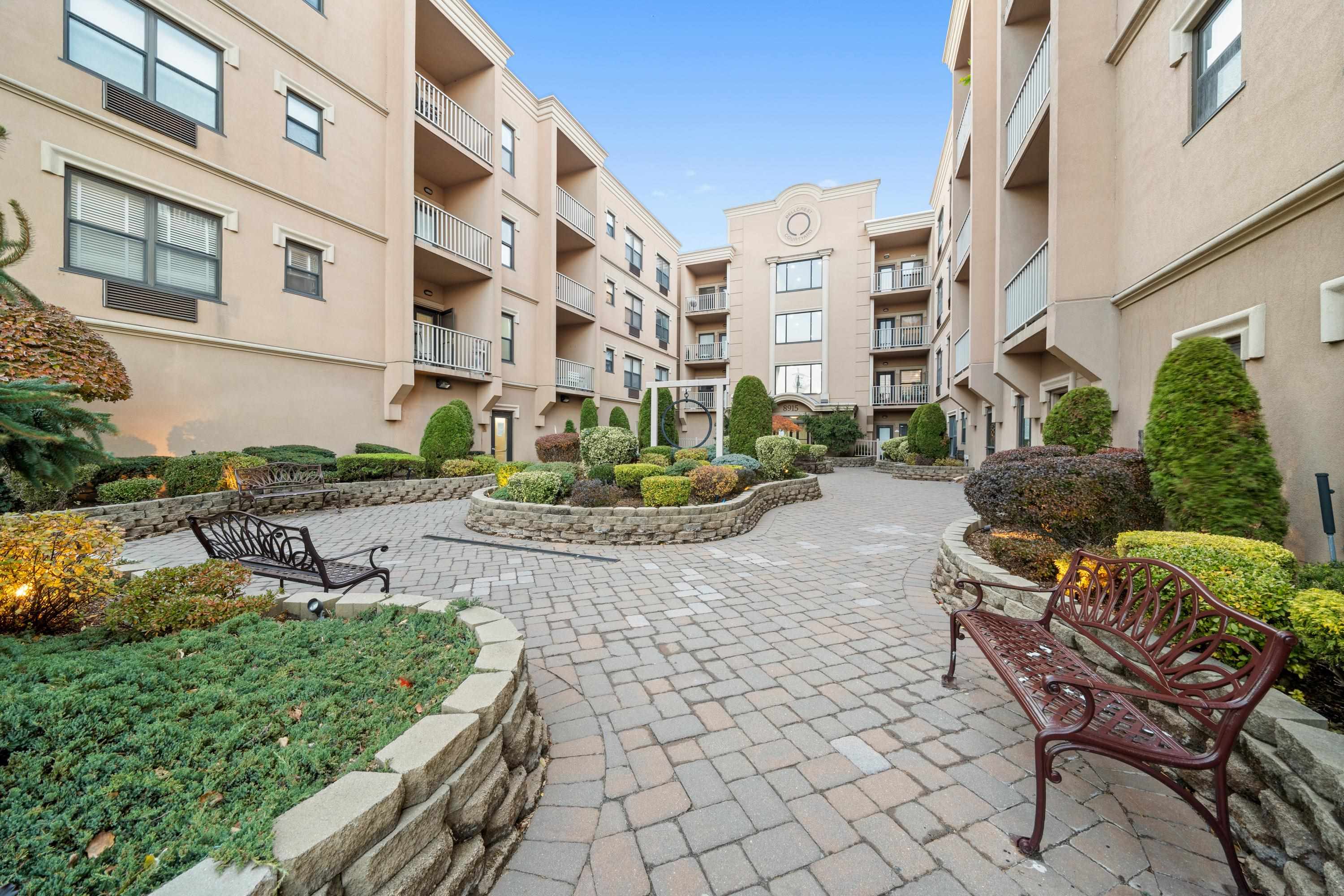 8915 BERGENWOOD AVE Unit: 47